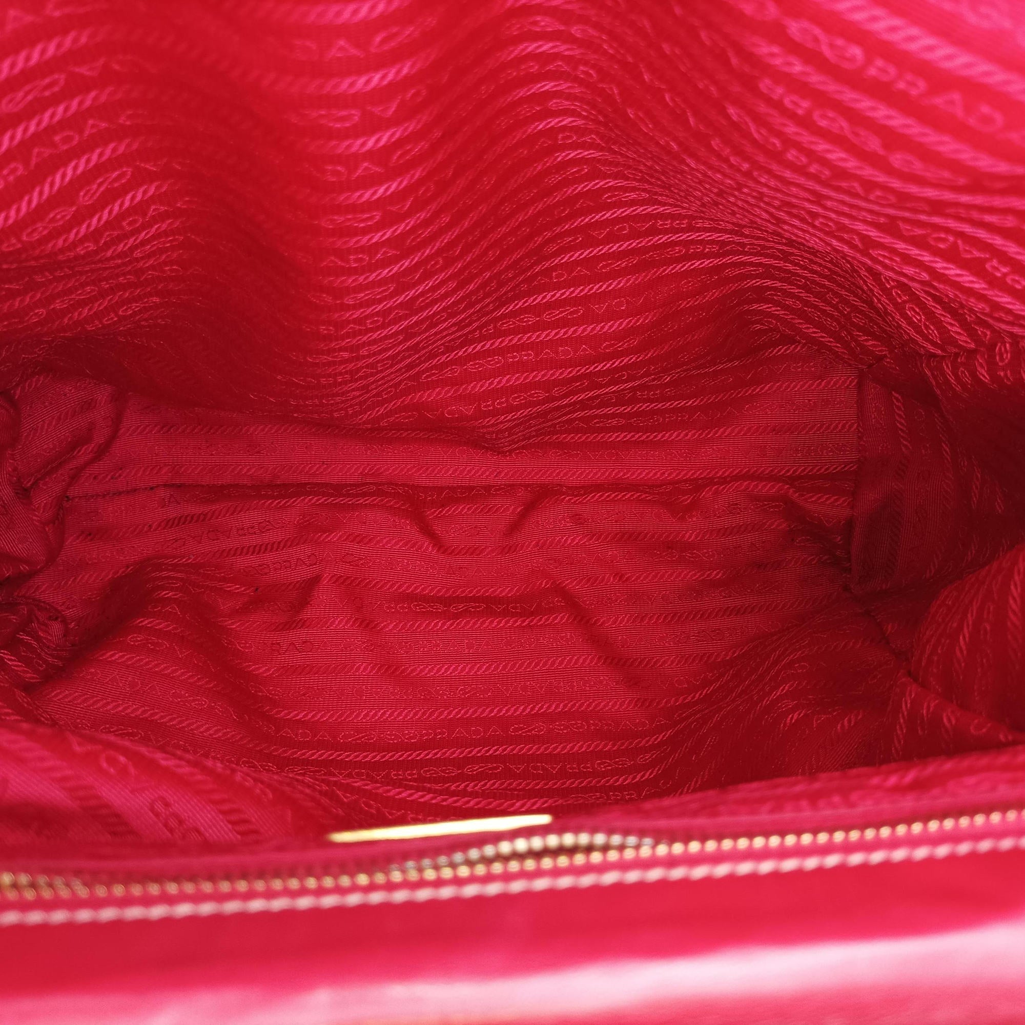 Pre-owned Prada Gaufre Dressy Frame Red Nappa Leather  handbag | stylenewstar