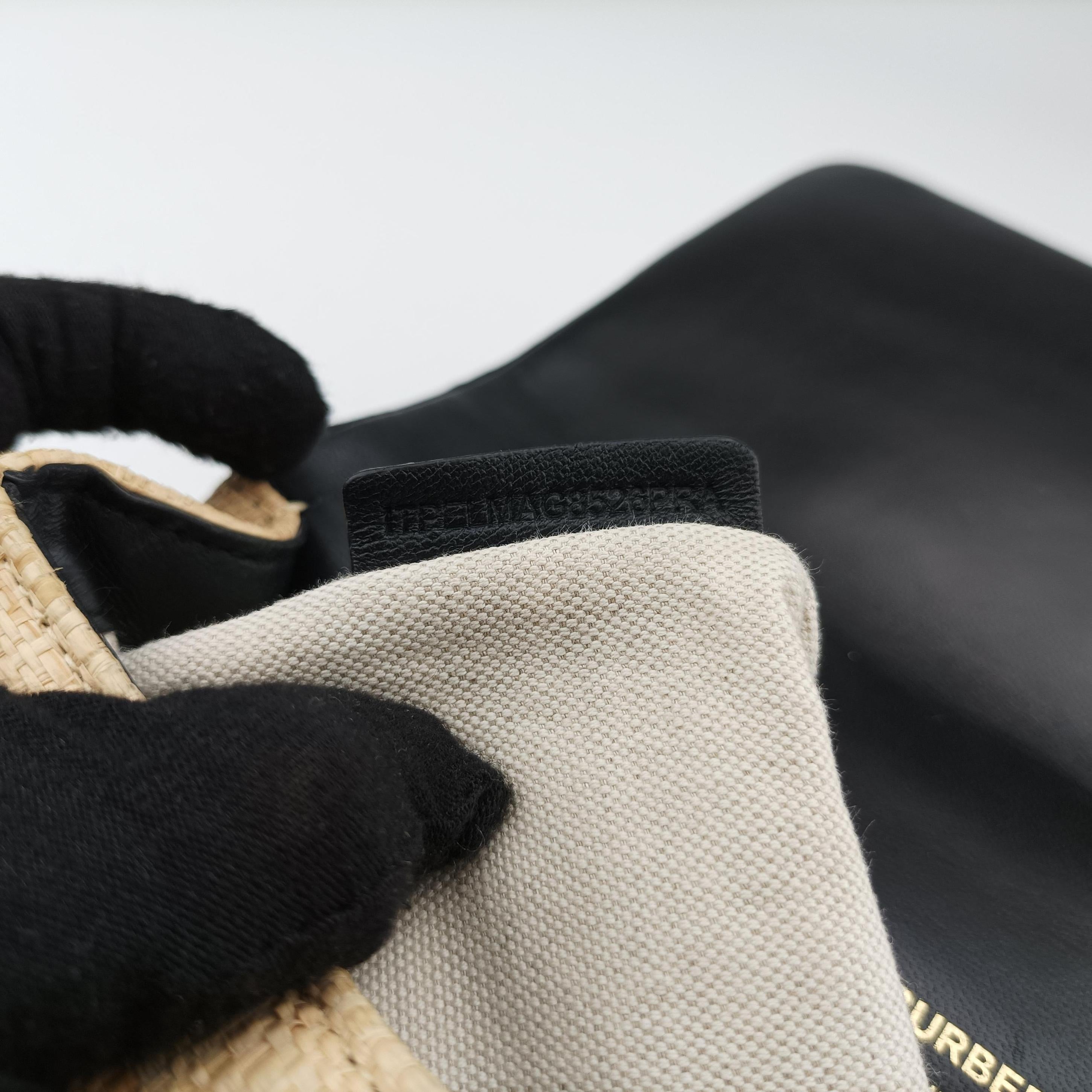 Pre-owned Burberry Lola Beige×Black straw  shoulderbag | stylenewstar
