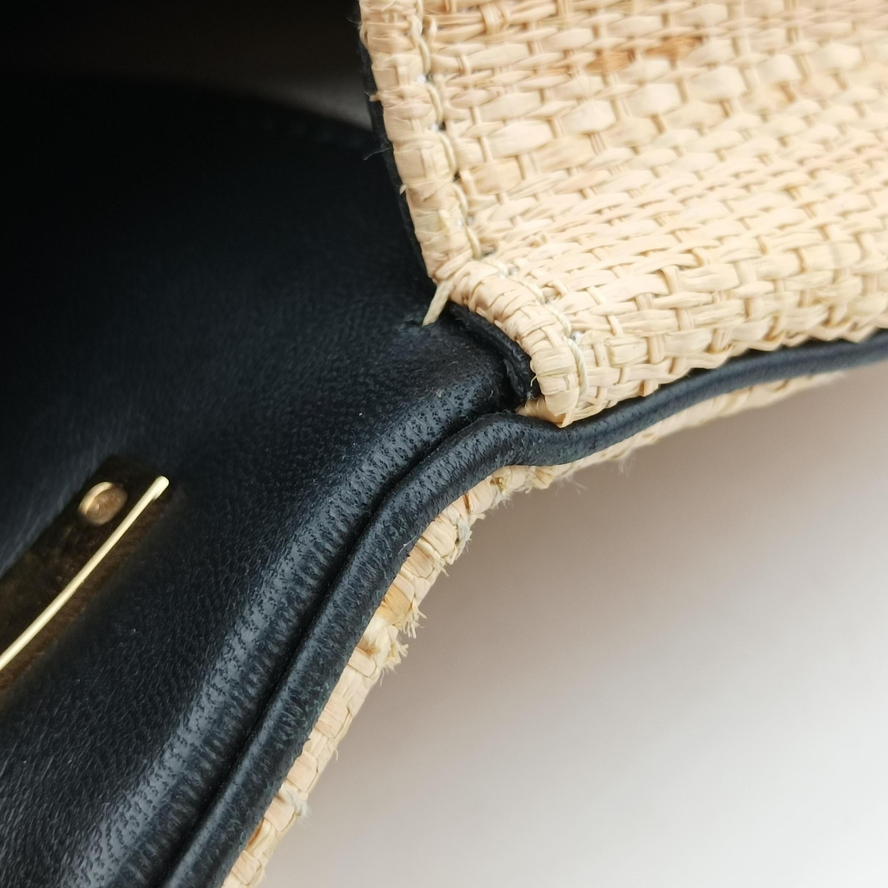 Pre-owned Burberry Lola Beige×Black straw  shoulderbag | stylenewstar