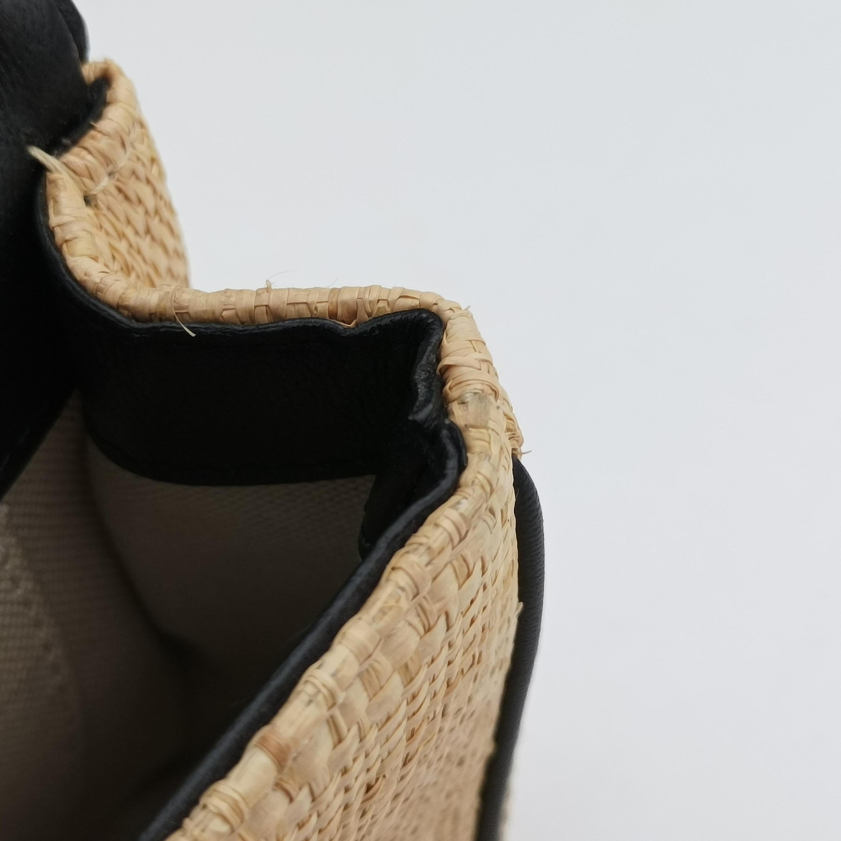 Pre-owned Burberry Lola Beige×Black straw  shoulderbag | stylenewstar