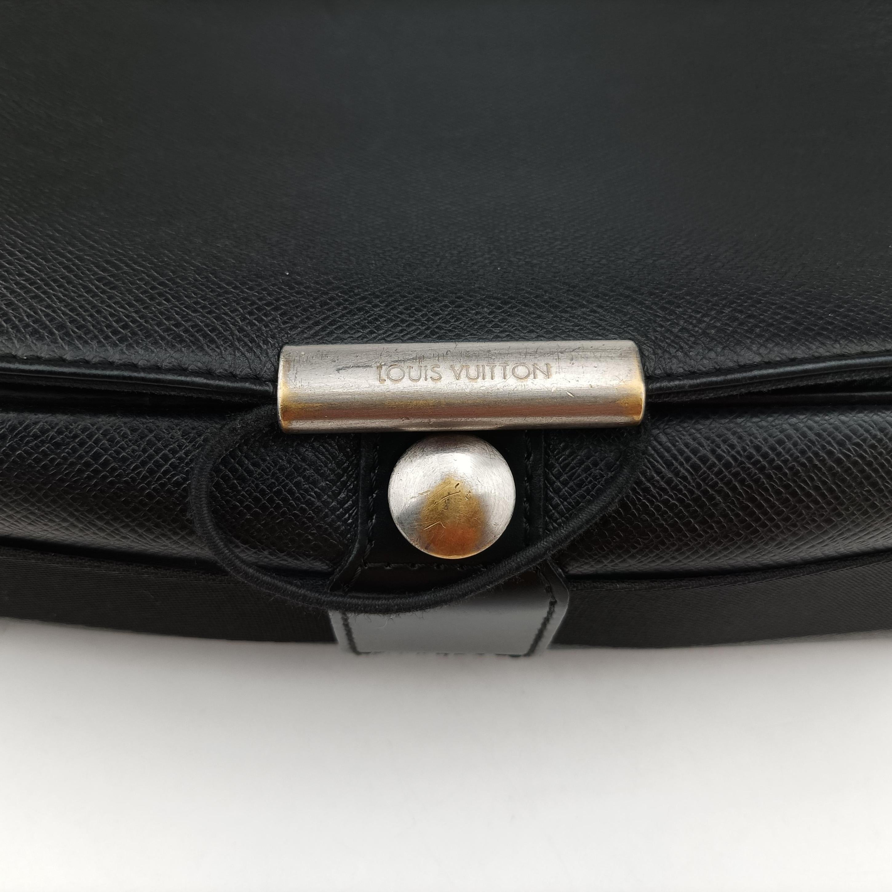 Vintage Louis Vuitton Viktor Ardoise Taiga M30142 shoulderbag | stylenewstar