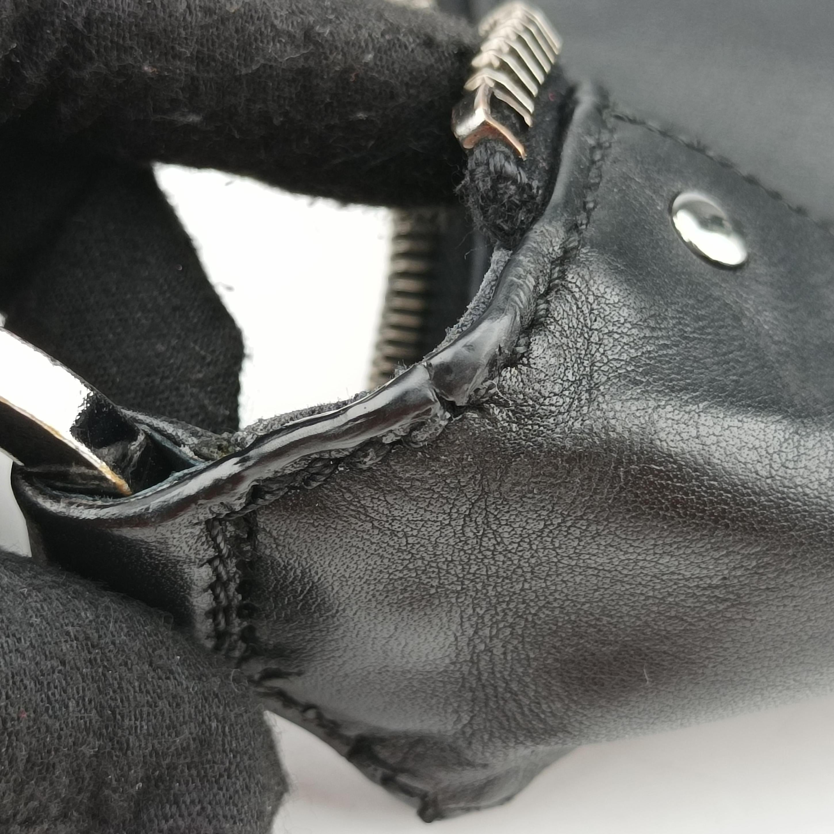 Pre-owned Gucci Hobo Black Leather 95726 handbag | stylenewstar