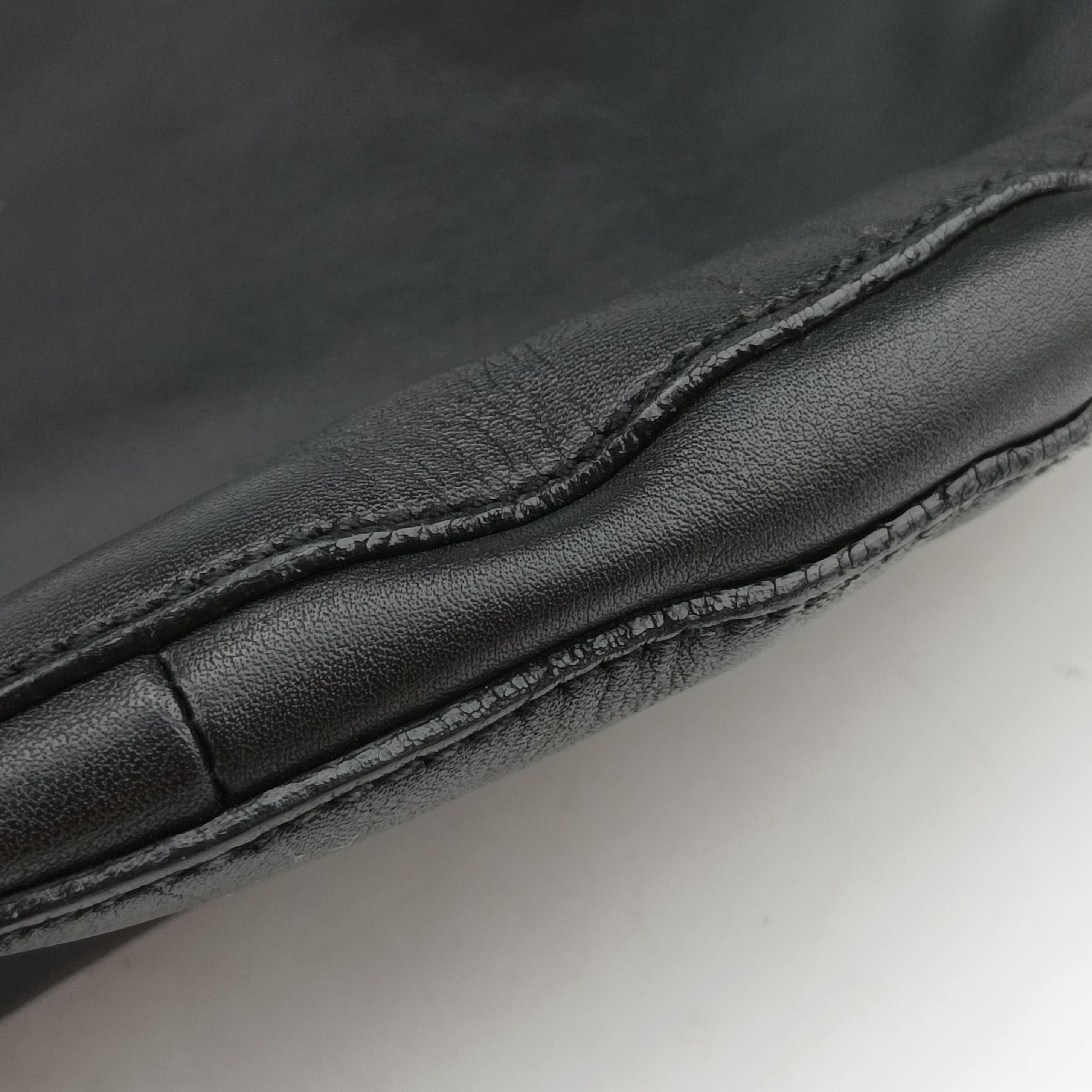 Pre-owned Gucci Hobo Black Leather 95726 handbag | stylenewstar