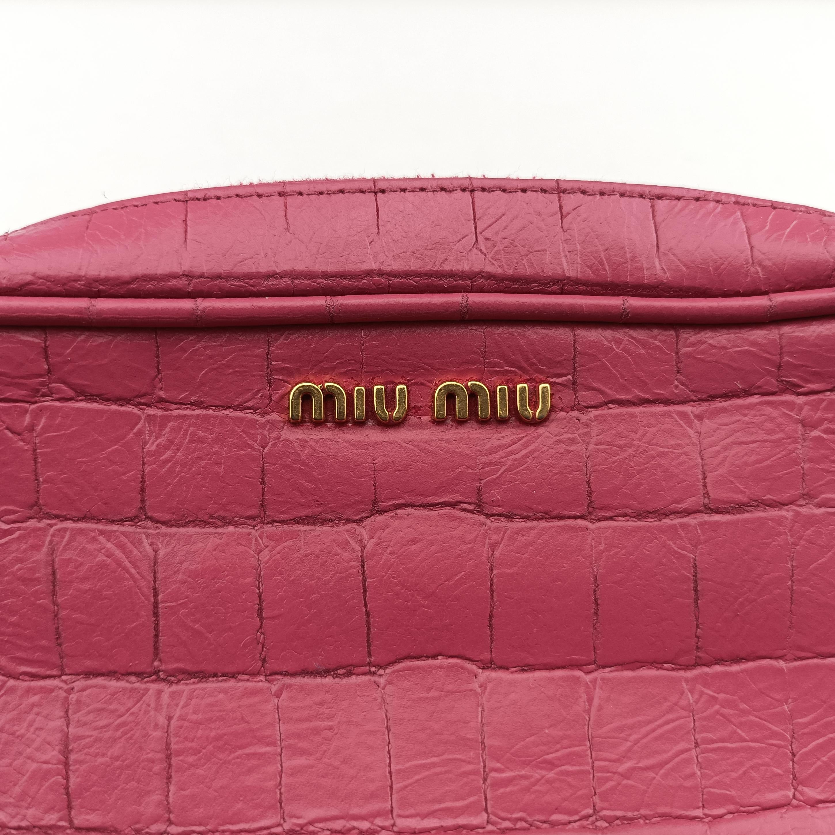 Pre-owned Miu Miu Crocodile embossed Pink leather  shoulderbag | stylenewstar