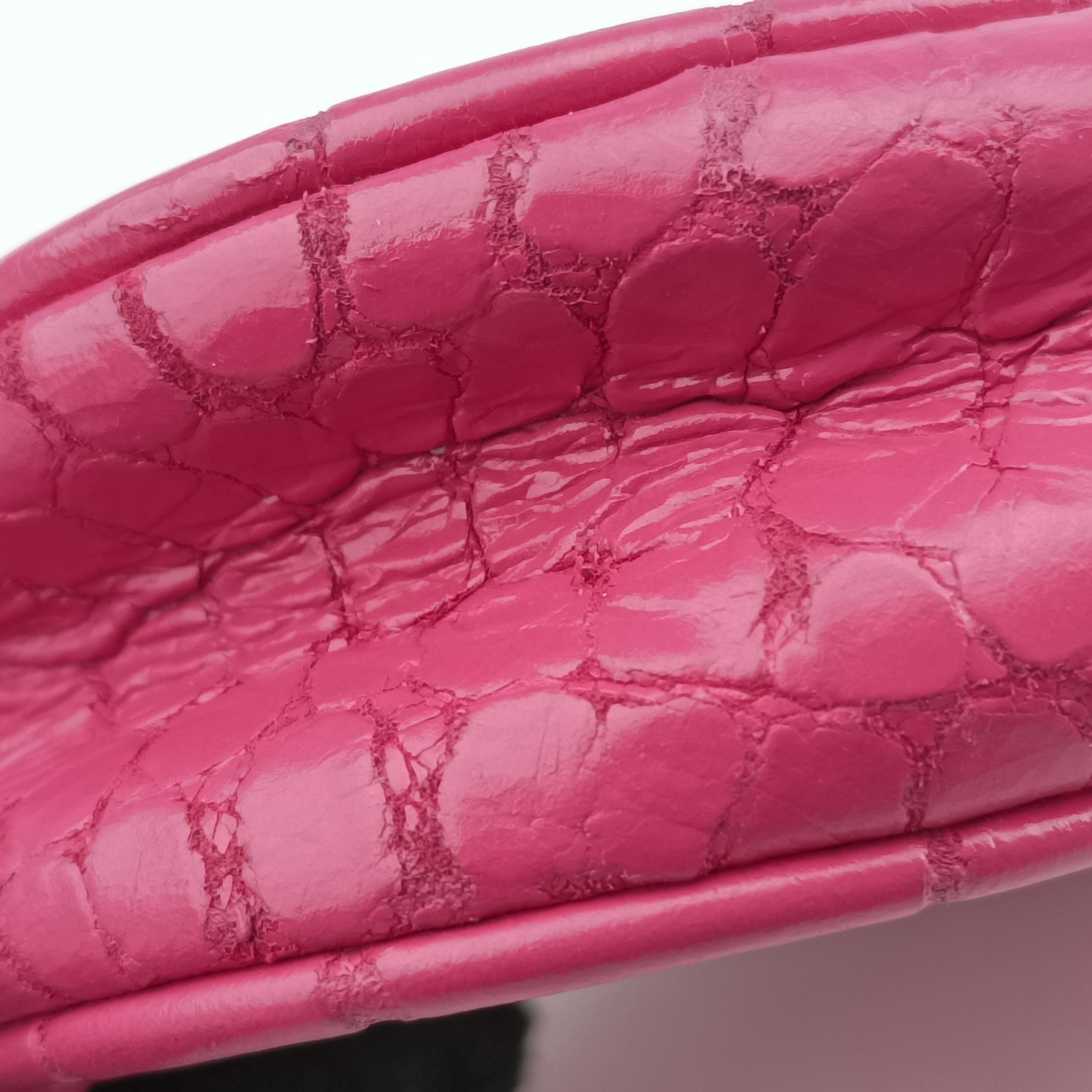 Pre-owned Miu Miu Crocodile embossed Pink leather  shoulderbag | stylenewstar