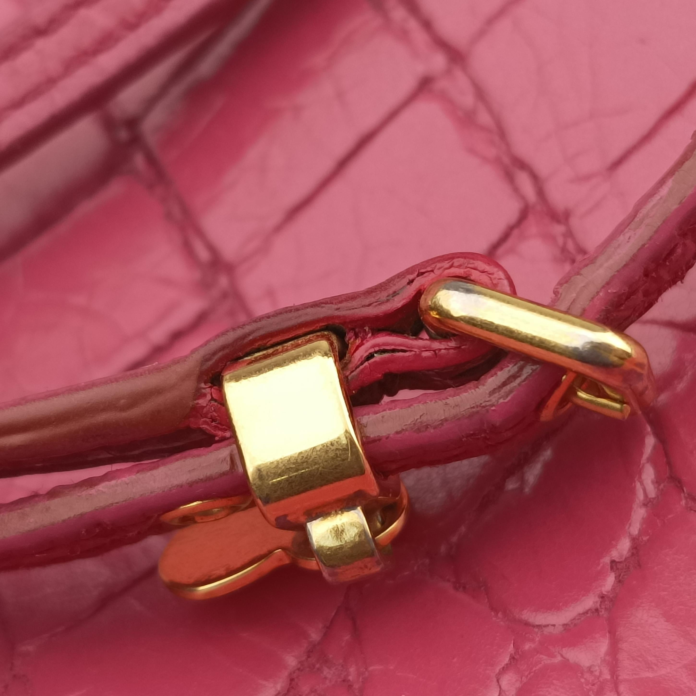 Pre-owned Miu Miu Crocodile embossed Pink leather  shoulderbag | stylenewstar