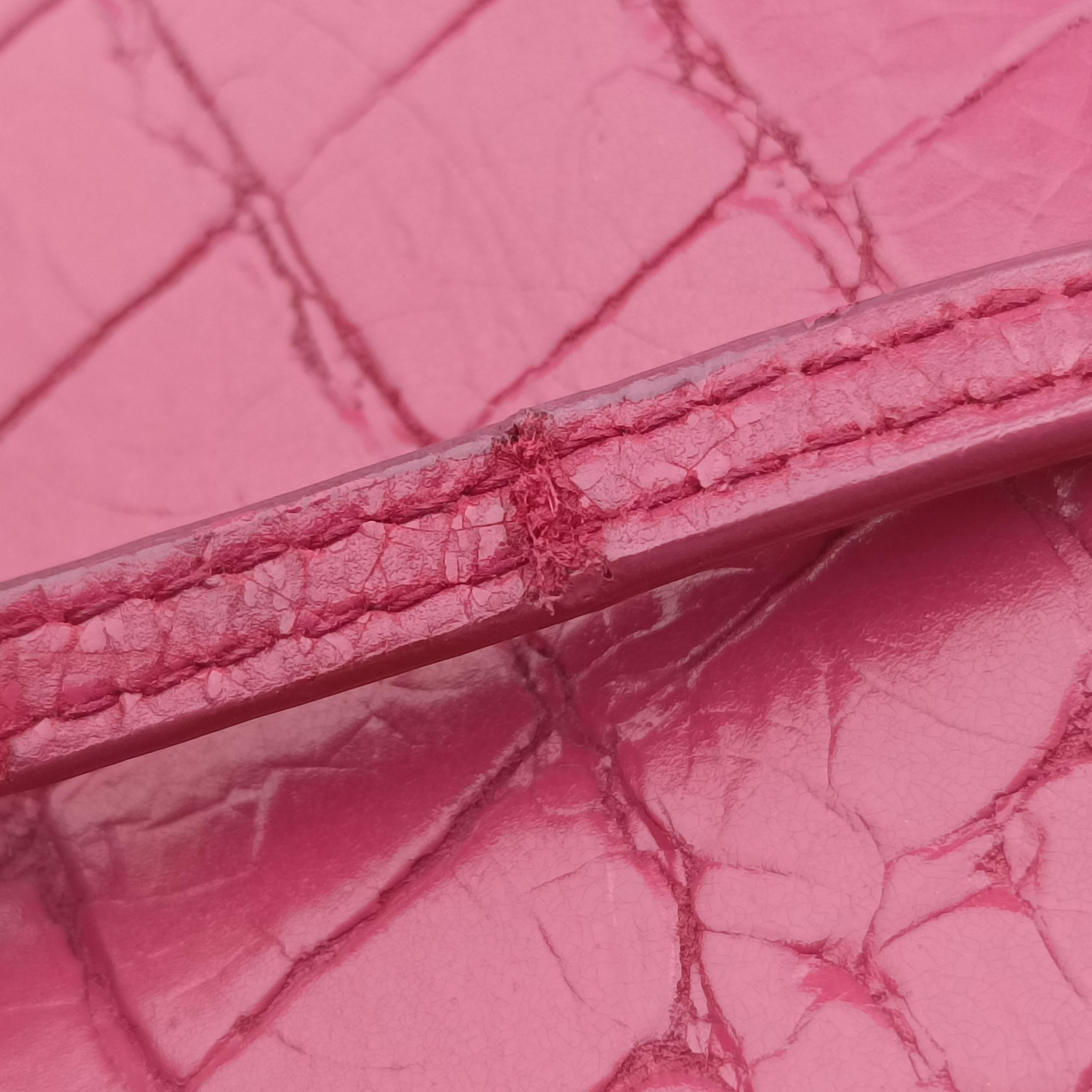 Pre-owned Miu Miu Crocodile embossed Pink leather  shoulderbag | stylenewstar