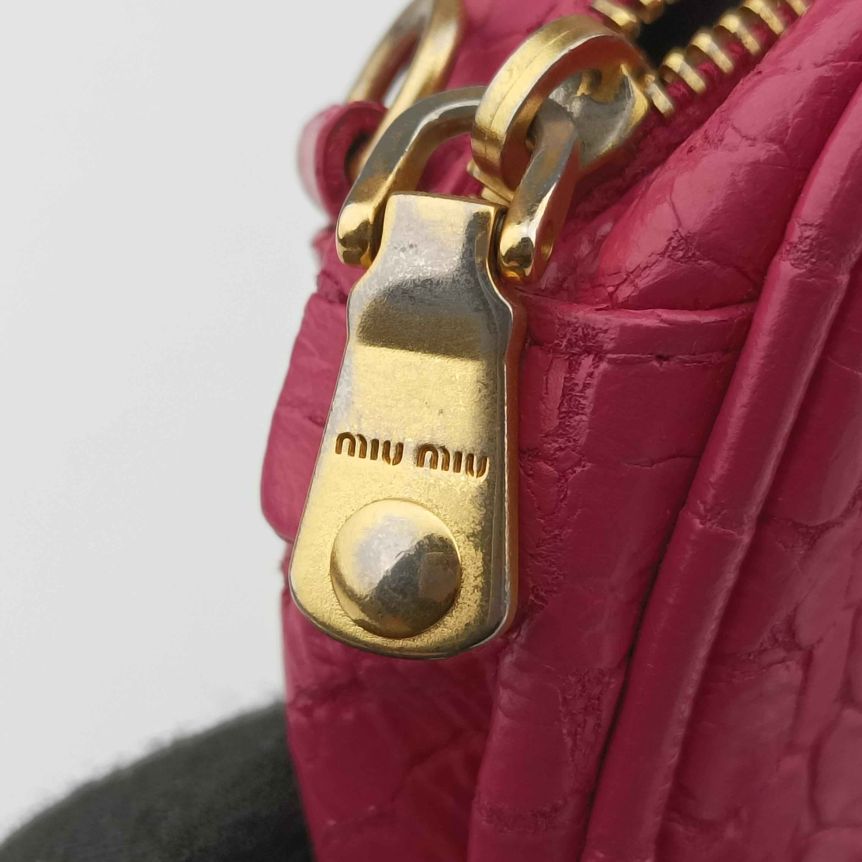 Pre-owned Miu Miu Crocodile embossed Pink leather  shoulderbag | stylenewstar