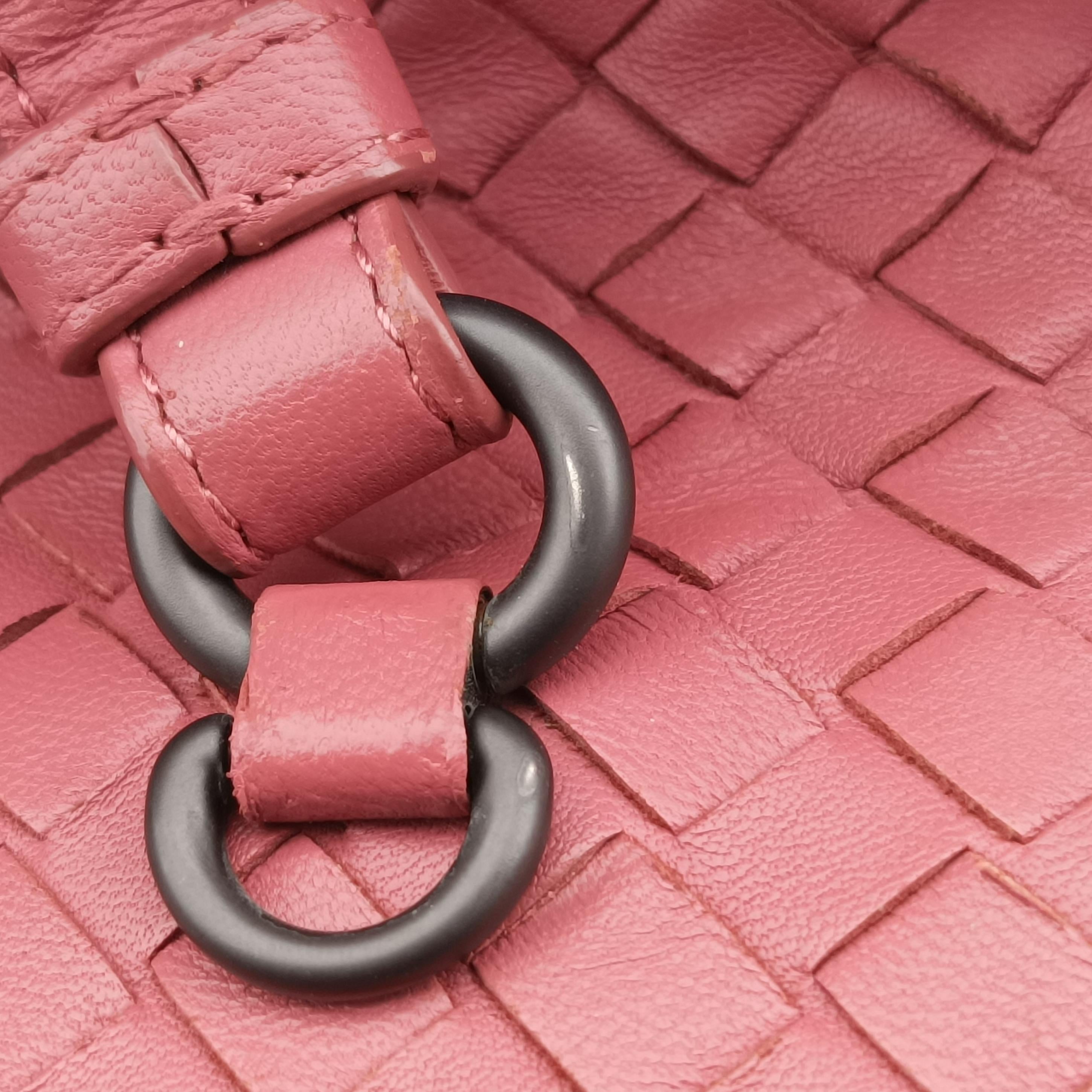 Pre-owned Bottega Veneta Intrecciato pink lambskin  shoulderbag | stylenewstar