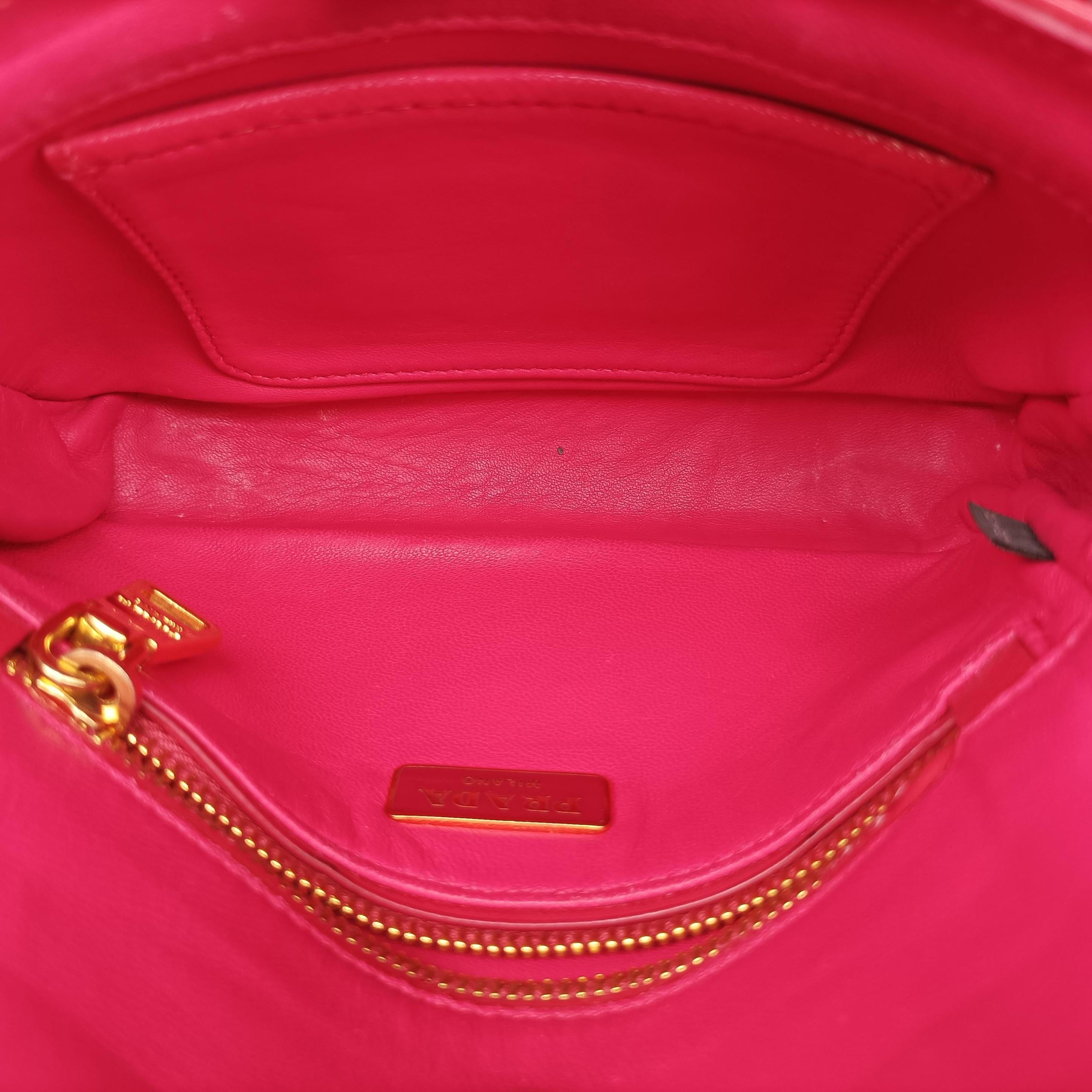 Secondhand Prada lock　Fuoco　Sound Top Handle Red SAFFIANO Leather BT0963 shoulderbag | stylenewstar