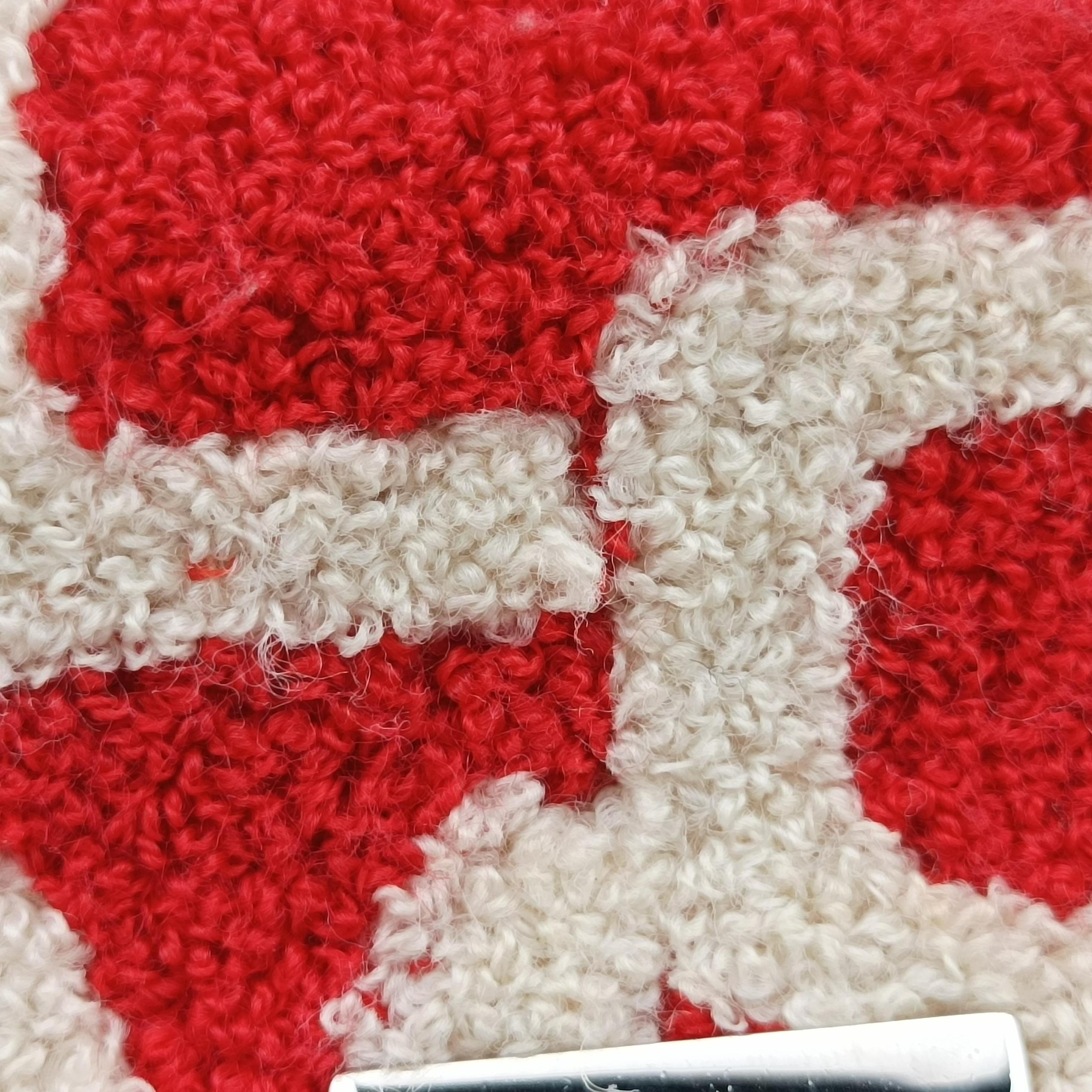 Pre-owned Burberry Lola Red×White  Pile Towel  shoulderbag | stylenewstar