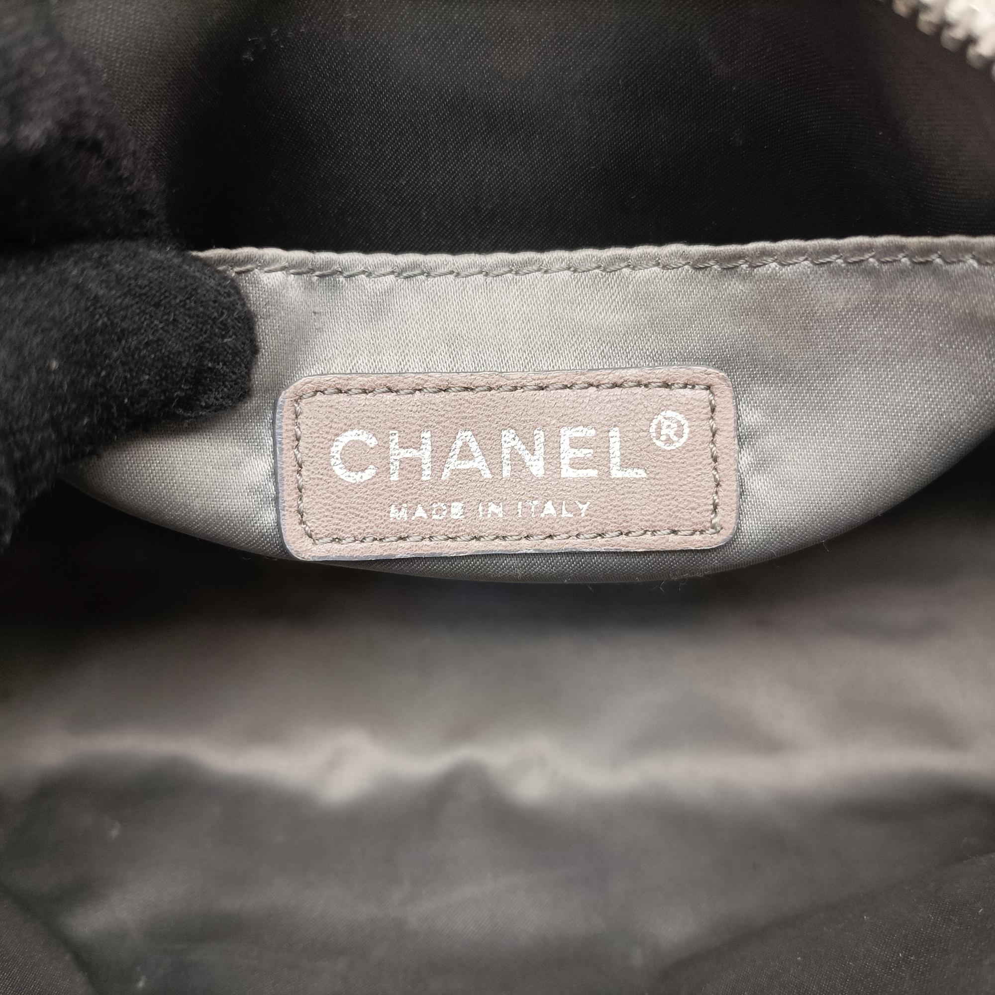 Pre-owned Chanel Ice Cube Silver Vinyl x Leather A37109 shoulderbag | stylenewstar
