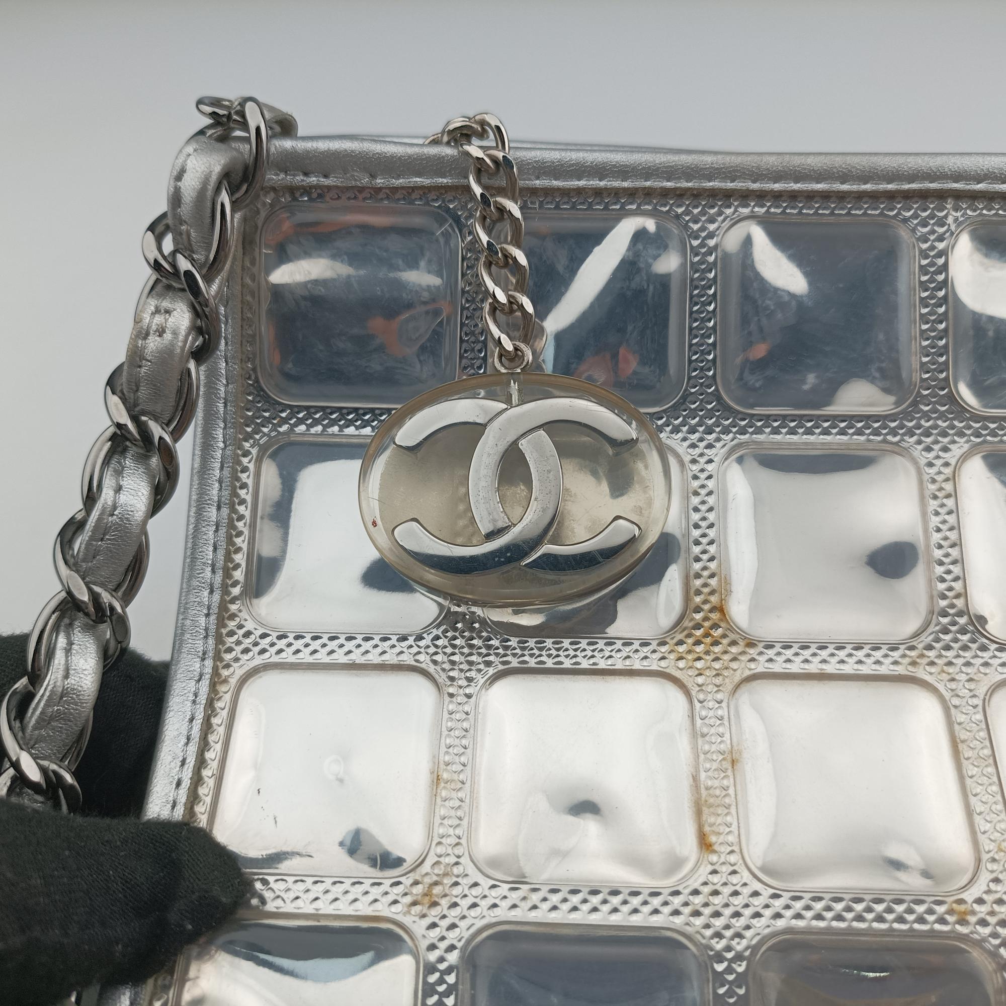 Pre-owned Chanel Ice Cube Silver Vinyl x Leather A37109 shoulderbag | stylenewstar