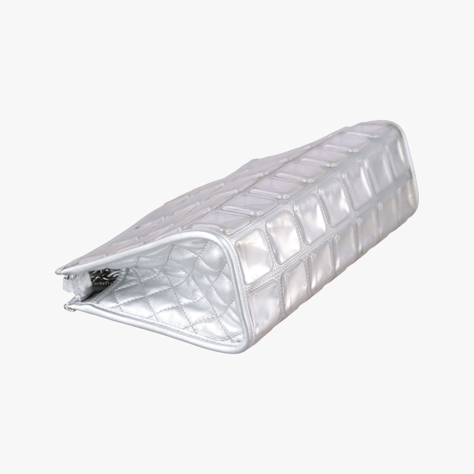 Pre-owned Chanel Ice Cube Silver Vinyl x Leather A37109 shoulderbag | stylenewstar