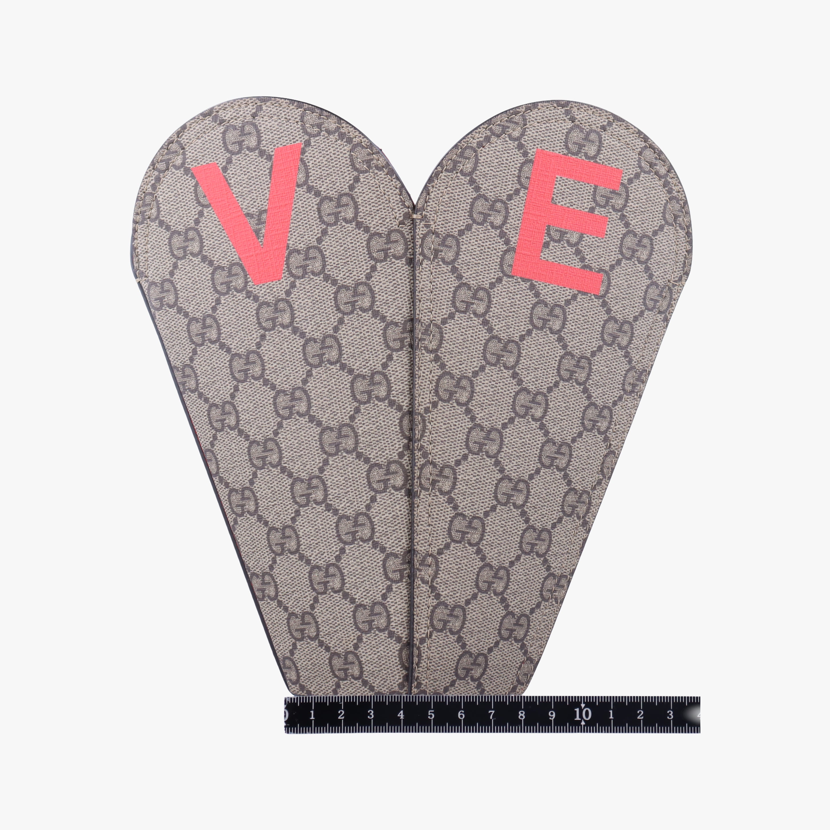 Pre-owned Gucci love heart Brown PVC coated canvas 678133 shoulderbag | stylenewstar