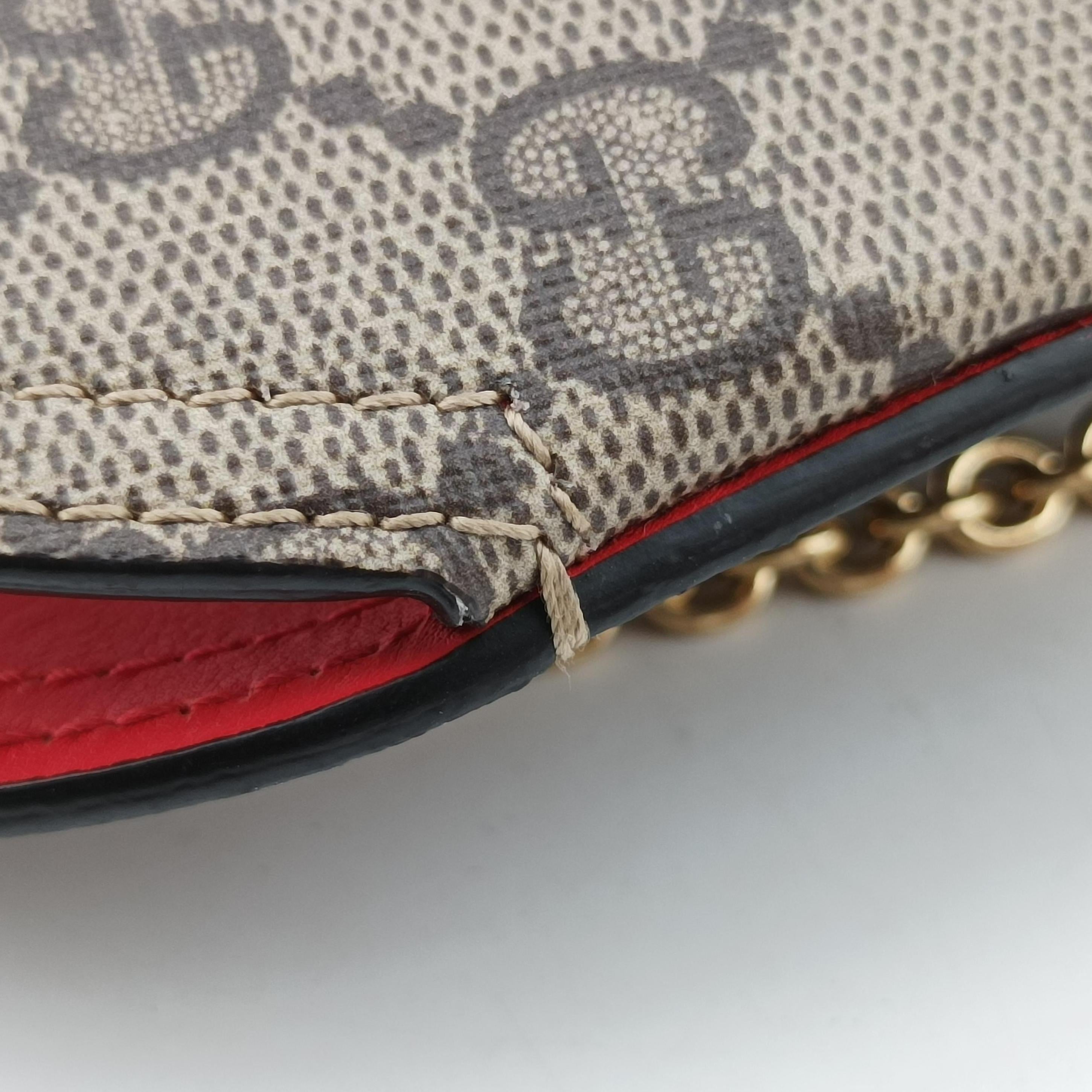 Pre-owned Gucci love heart Brown PVC coated canvas 678133 shoulderbag | stylenewstar