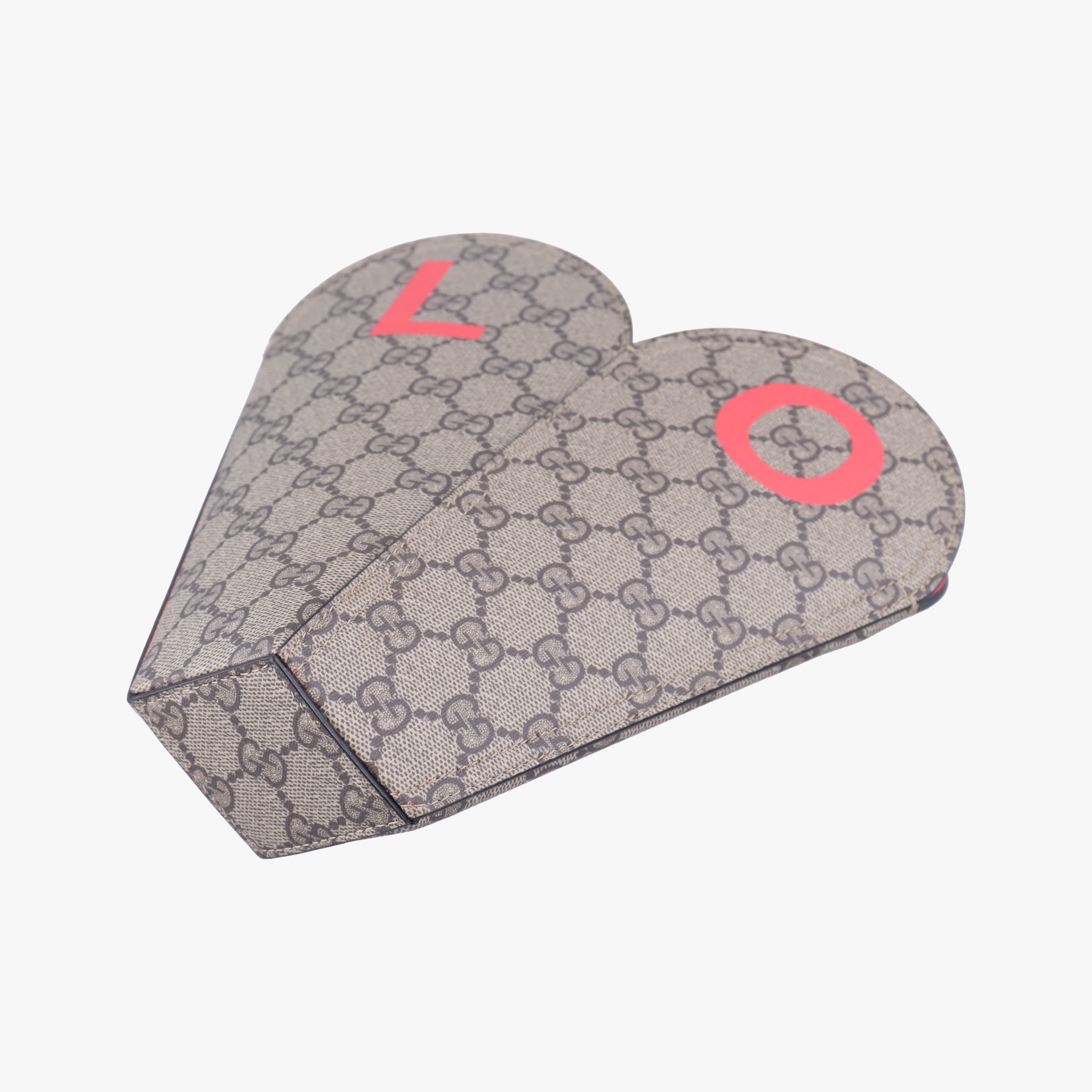 Pre-owned Gucci love heart Brown PVC coated canvas 678133 shoulderbag | stylenewstar
