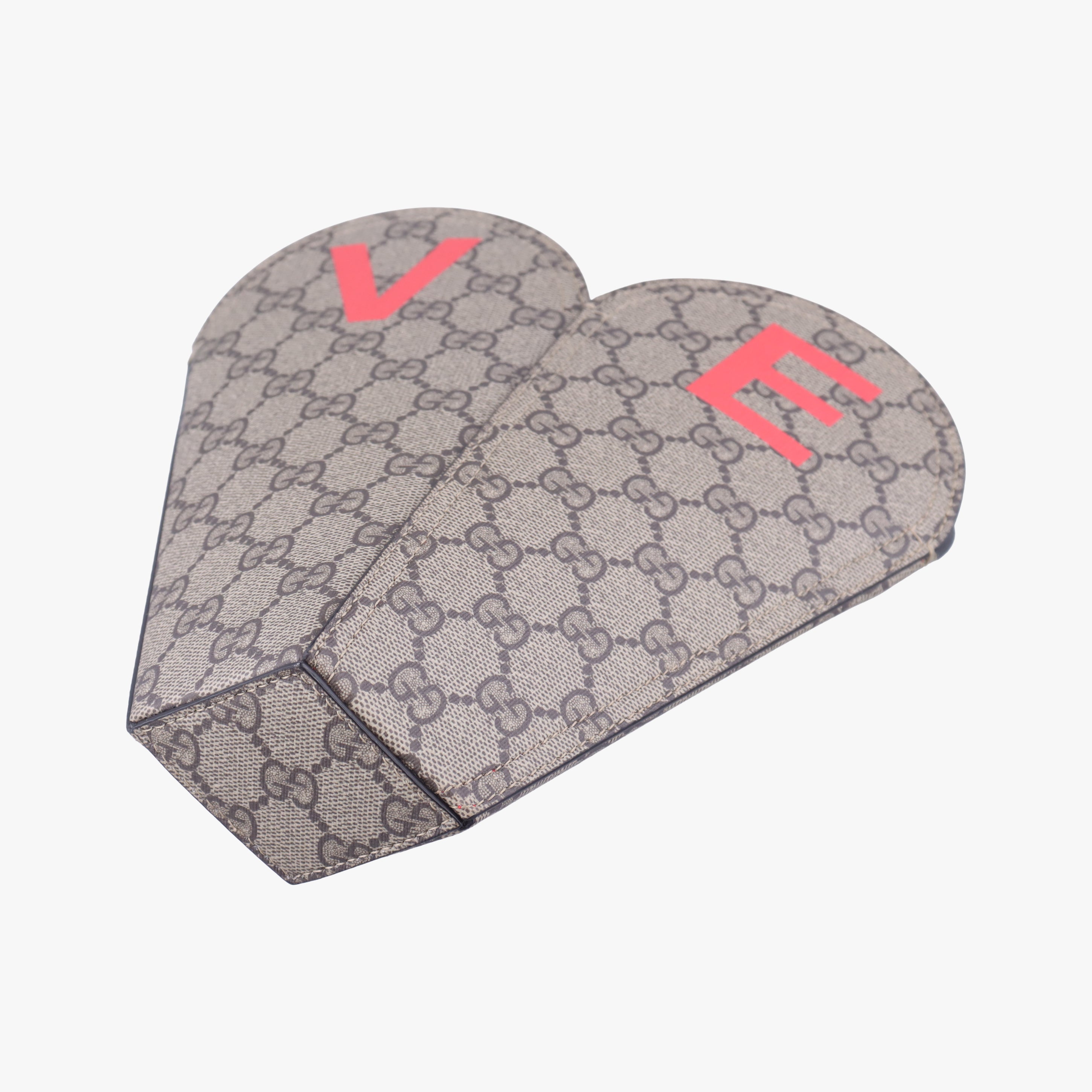 Pre-owned Gucci love heart Brown PVC coated canvas 678133 shoulderbag | stylenewstar