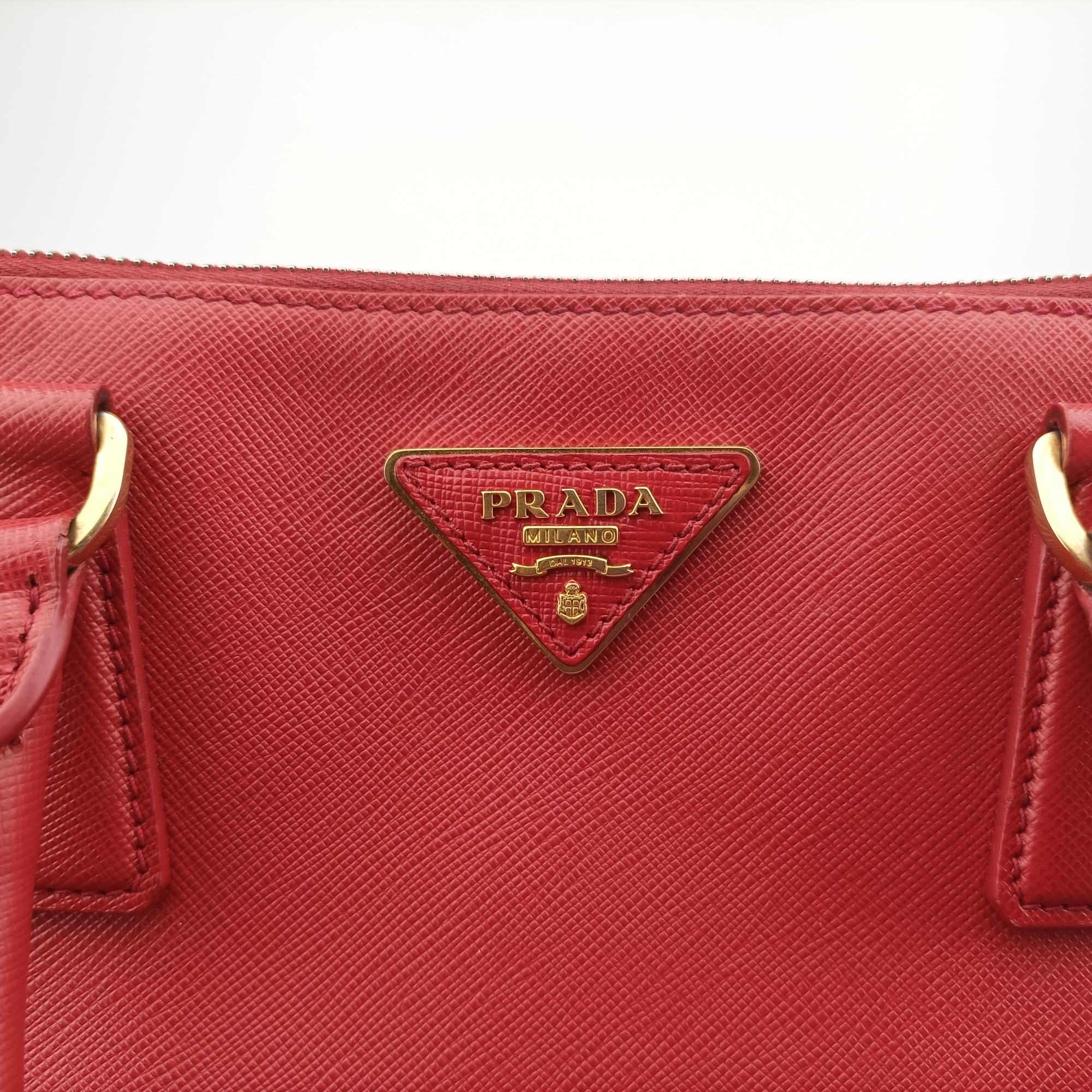 Vintage Prada Galleria Red SAFFIANO Leather BN1874 shoulderbag | stylenewstar