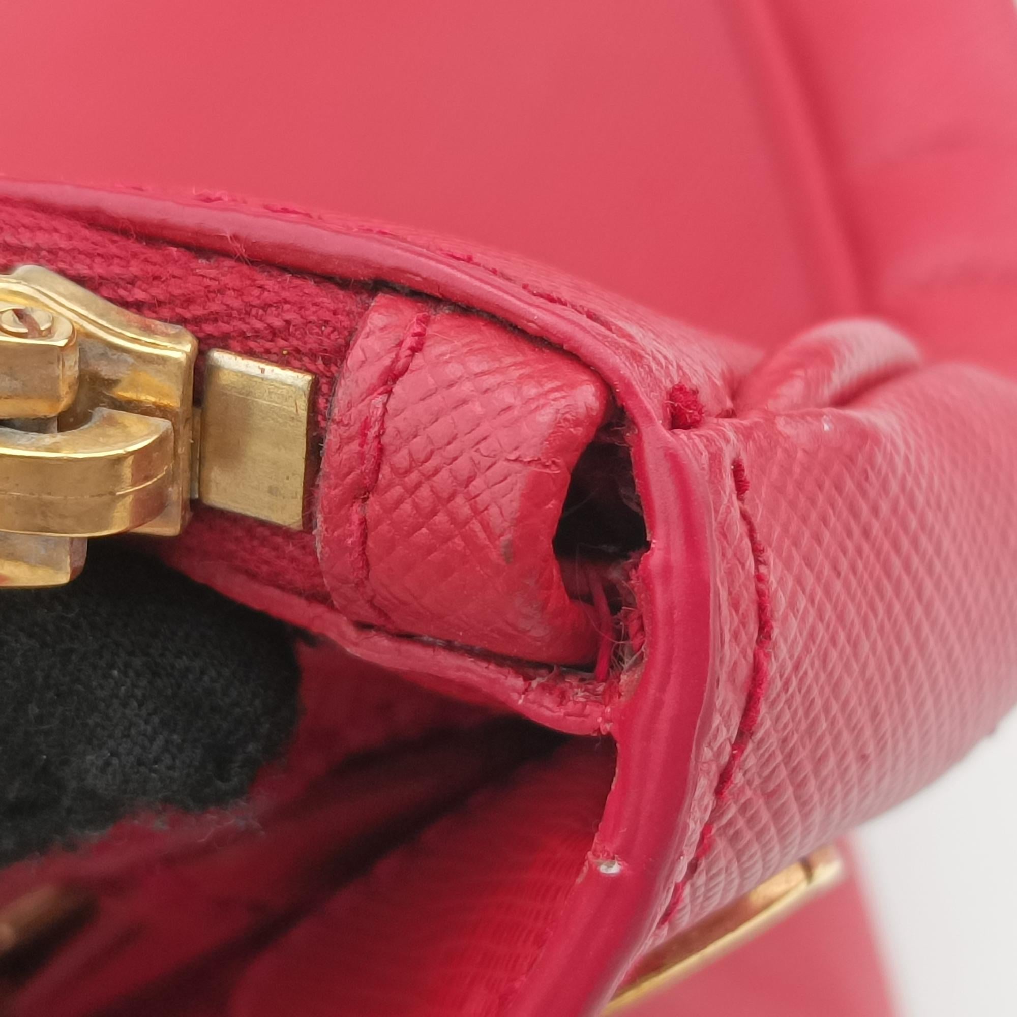 Vintage Prada Galleria Red SAFFIANO Leather BN1874 shoulderbag | stylenewstar