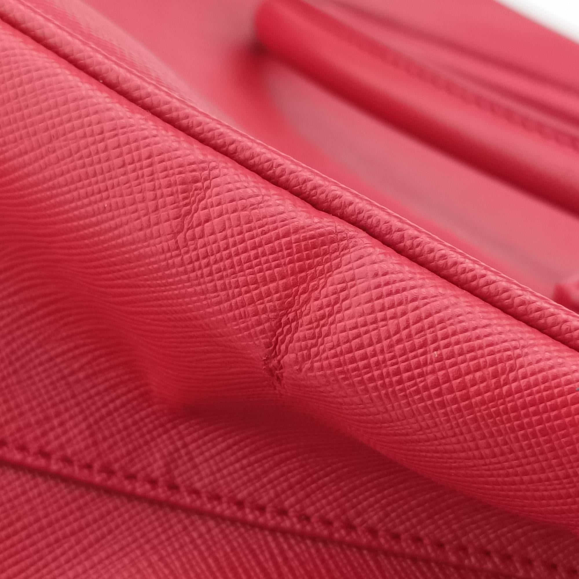 Vintage Prada Galleria Red SAFFIANO Leather BN1874 shoulderbag | stylenewstar