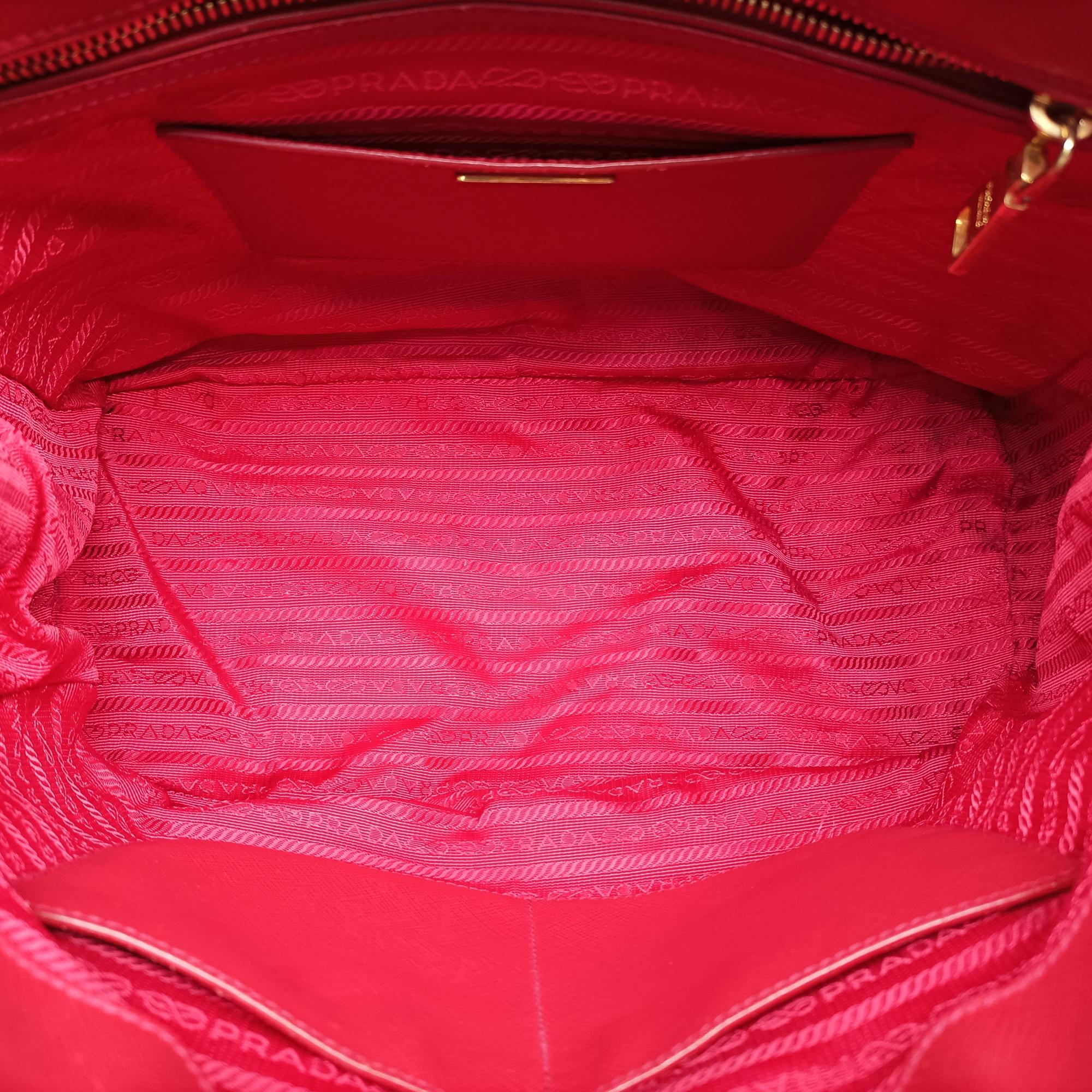 Vintage Prada Galleria Red SAFFIANO Leather BN1874 shoulderbag | stylenewstar