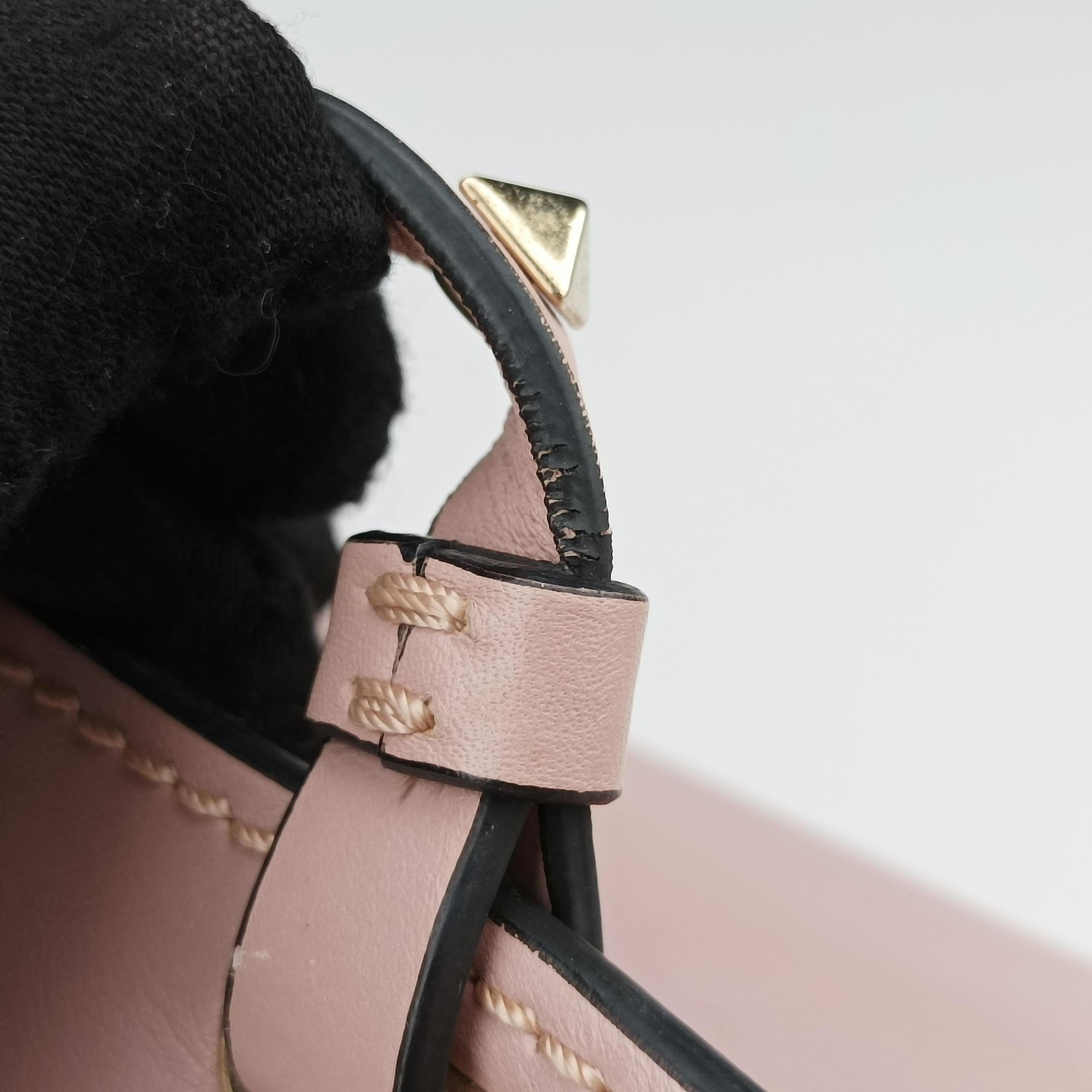 Pre-owned Valentino Rockstud Pink Leather  shoulderbag | stylenewstar