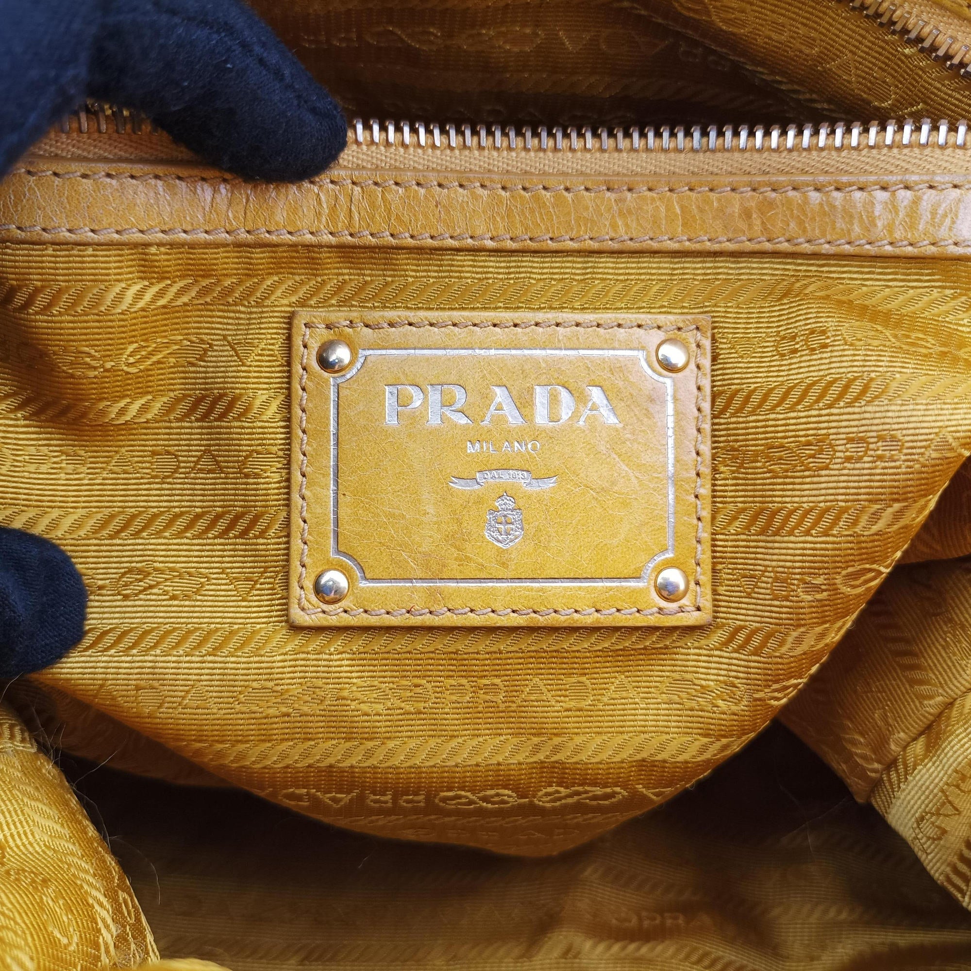 Pre-owned Prada Vitello Shine Argilla Yellow Leather  shoulderbag | stylenewstar