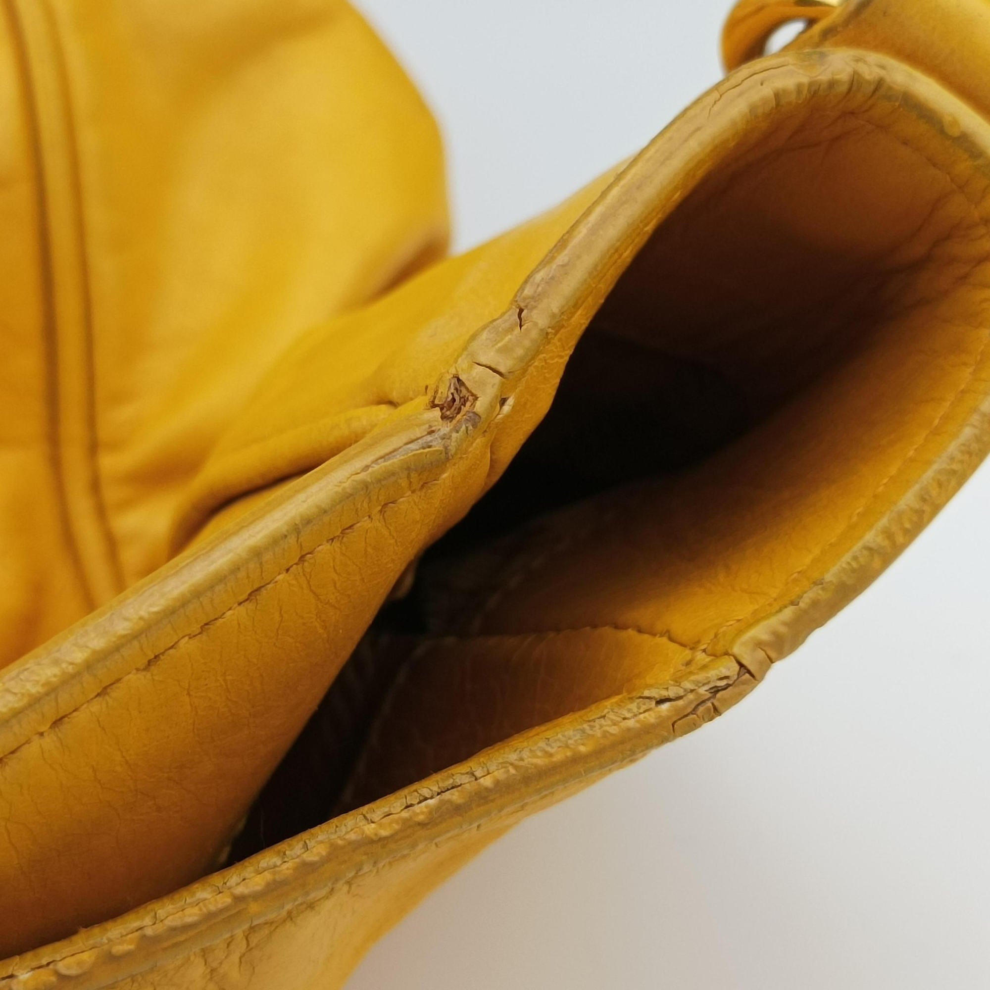 Pre-owned Prada Vitello Shine Argilla Yellow Leather  shoulderbag | stylenewstar