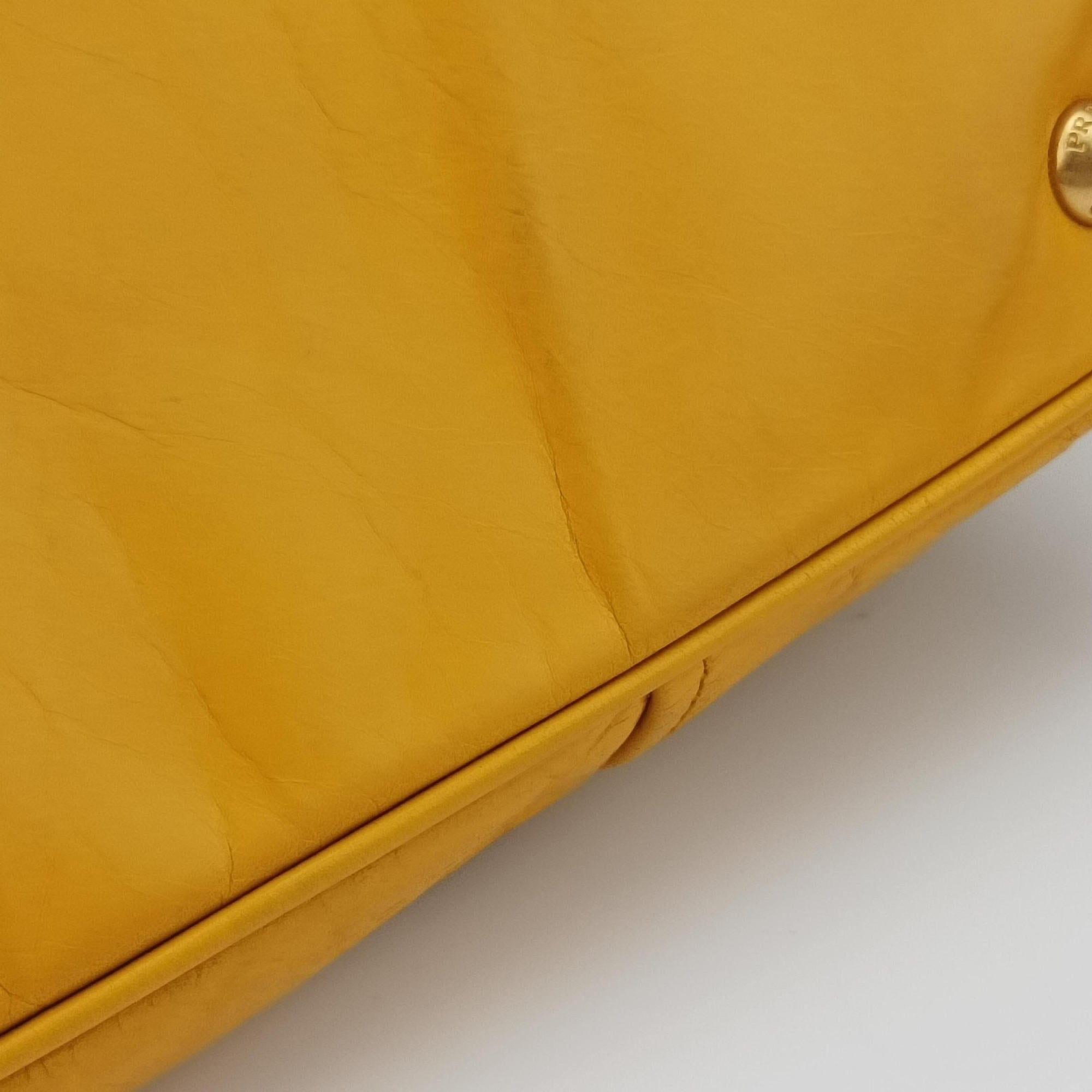 Pre-owned Prada Vitello Shine Argilla Yellow Leather  shoulderbag | stylenewstar