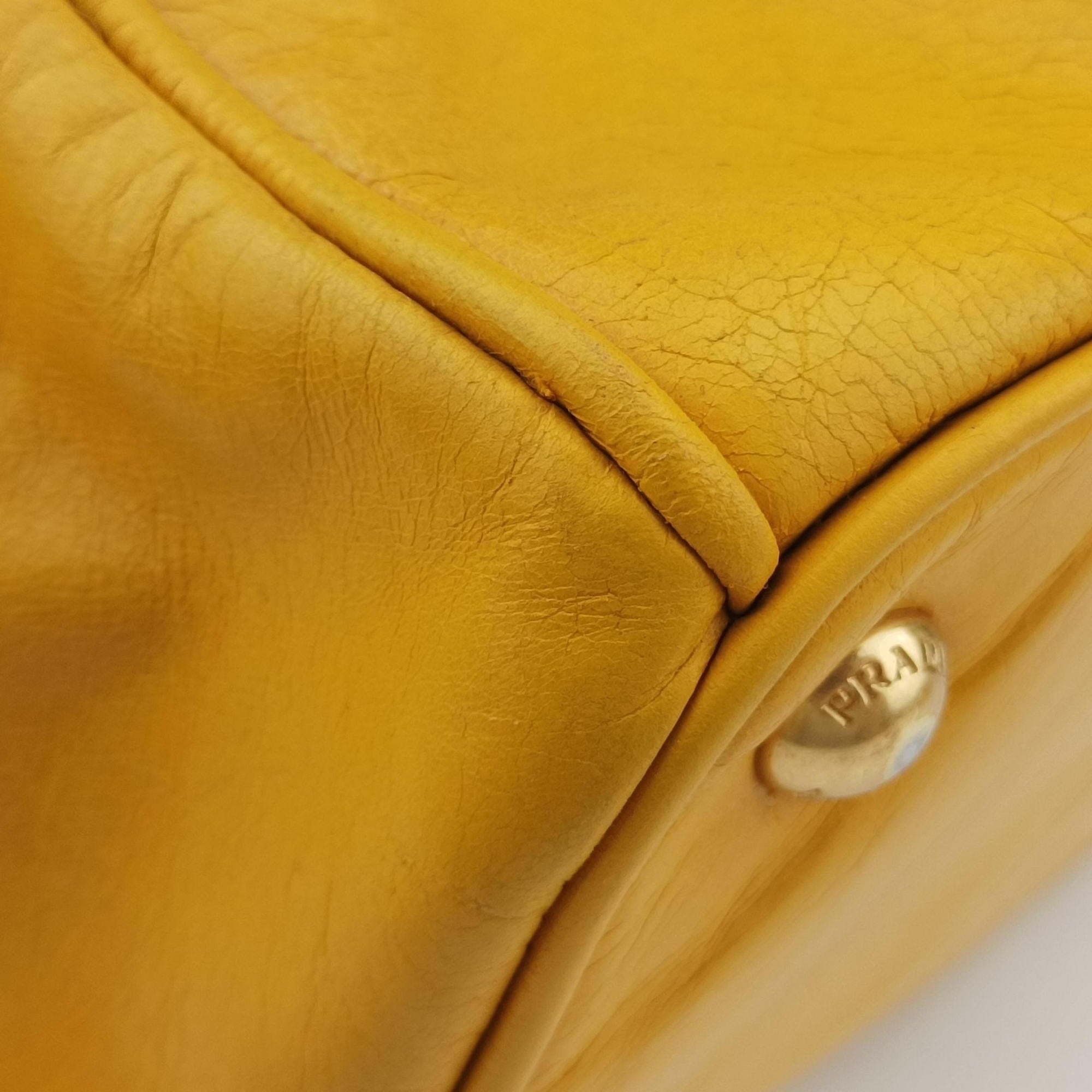 Pre-owned Prada Vitello Shine Argilla Yellow Leather  shoulderbag | stylenewstar