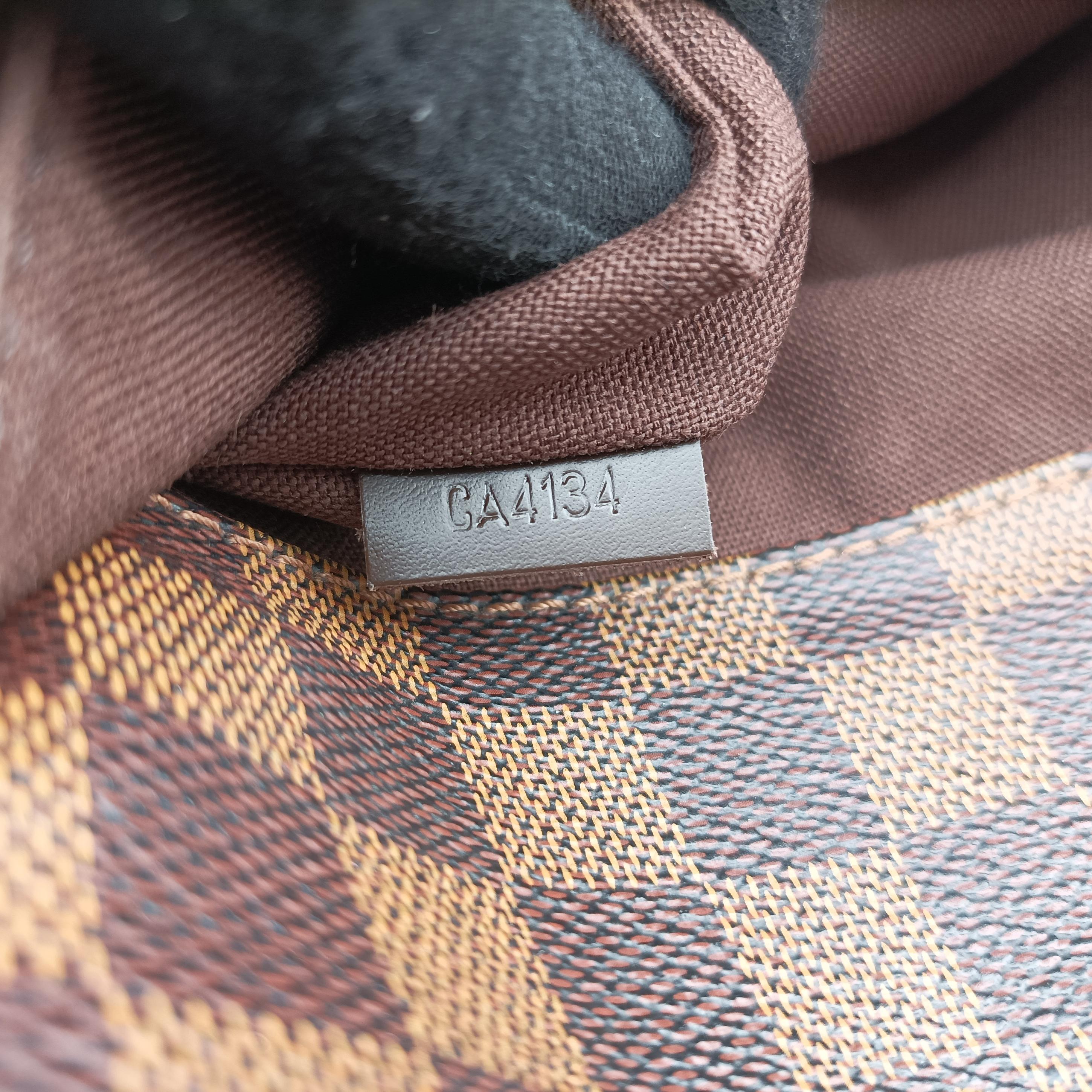 Pre-owned Louis Vuitton District MM EBENE Damier Canvas N41212 shoulderbag | stylenewstar