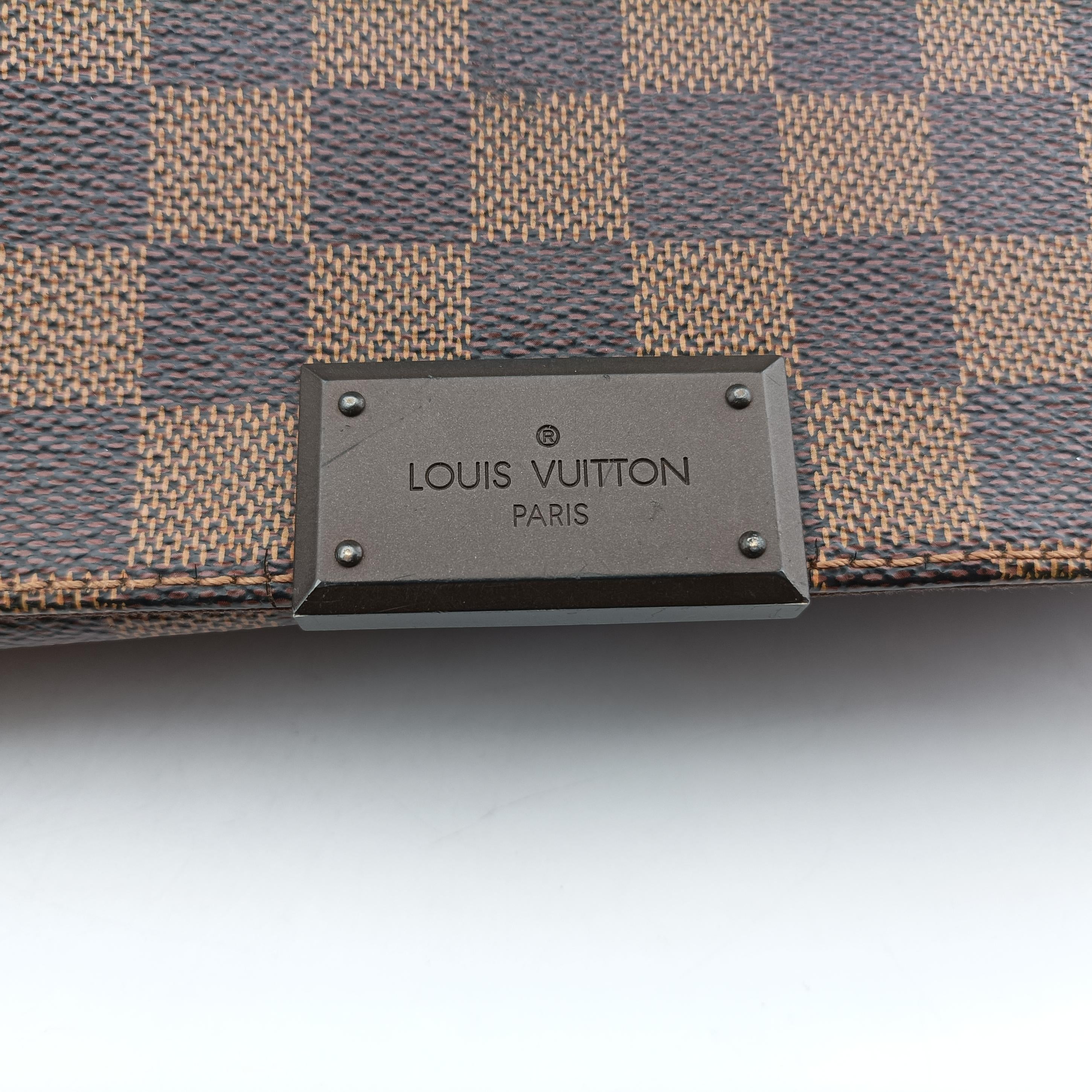 Pre-owned Louis Vuitton District MM EBENE Damier Canvas N41212 shoulderbag | stylenewstar