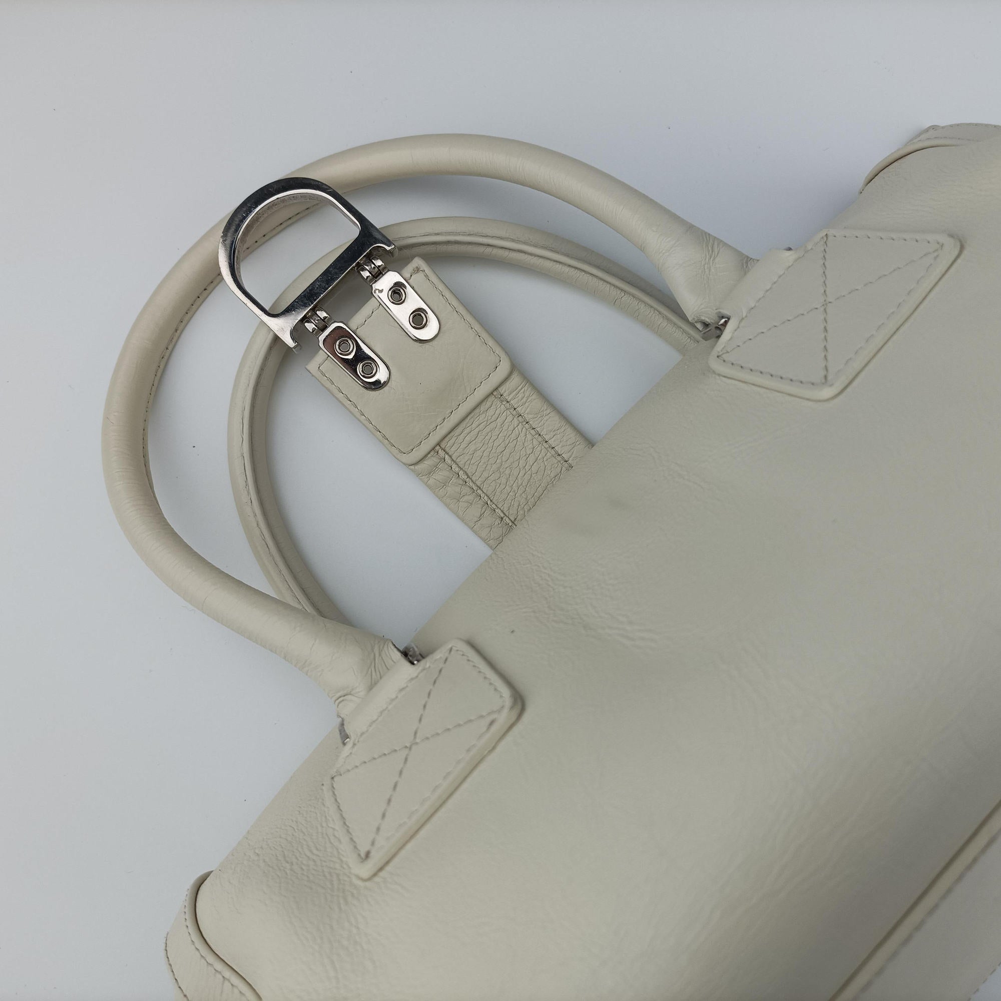 Pre-owned Christian Dior D Logo Mini Boston White Leather  handbag | stylenewstar