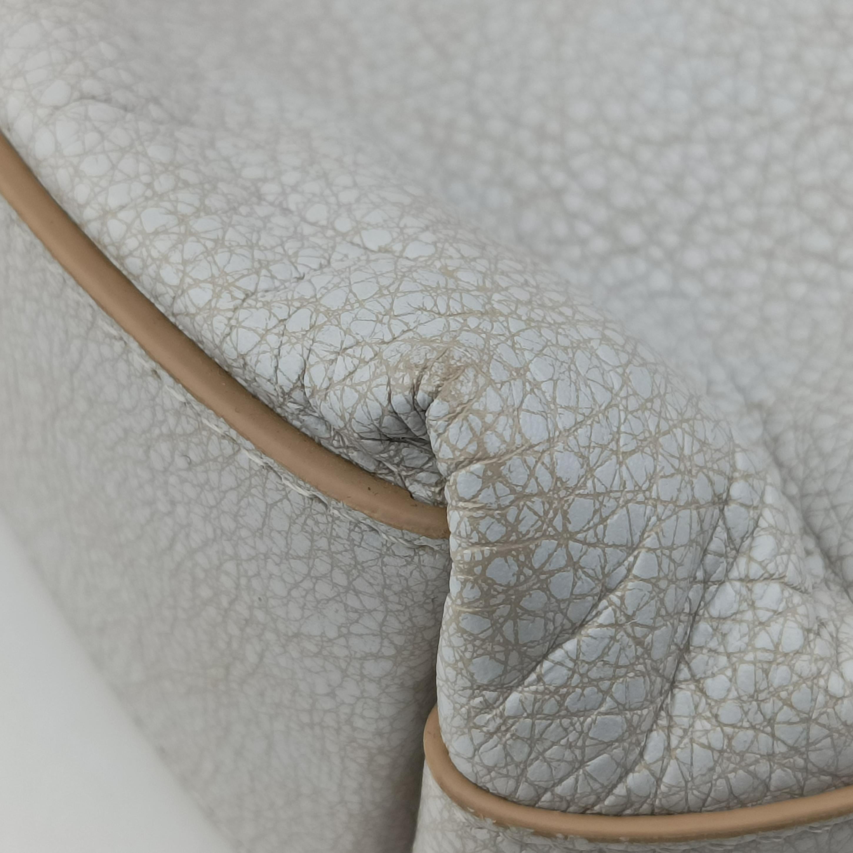 Vintage Givenchy Voyou Medium White Leather  shoulderbag | stylenewstar