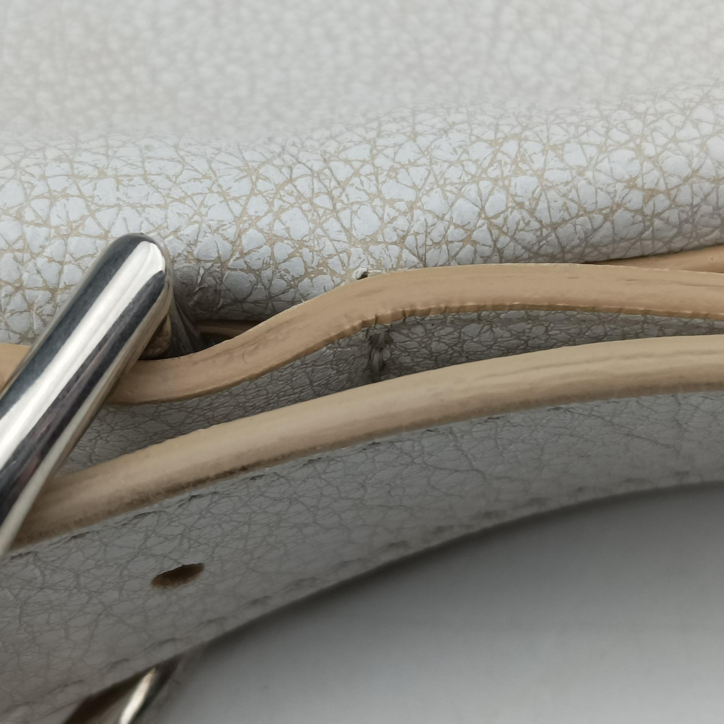 Vintage Givenchy Voyou Medium White Leather  shoulderbag | stylenewstar