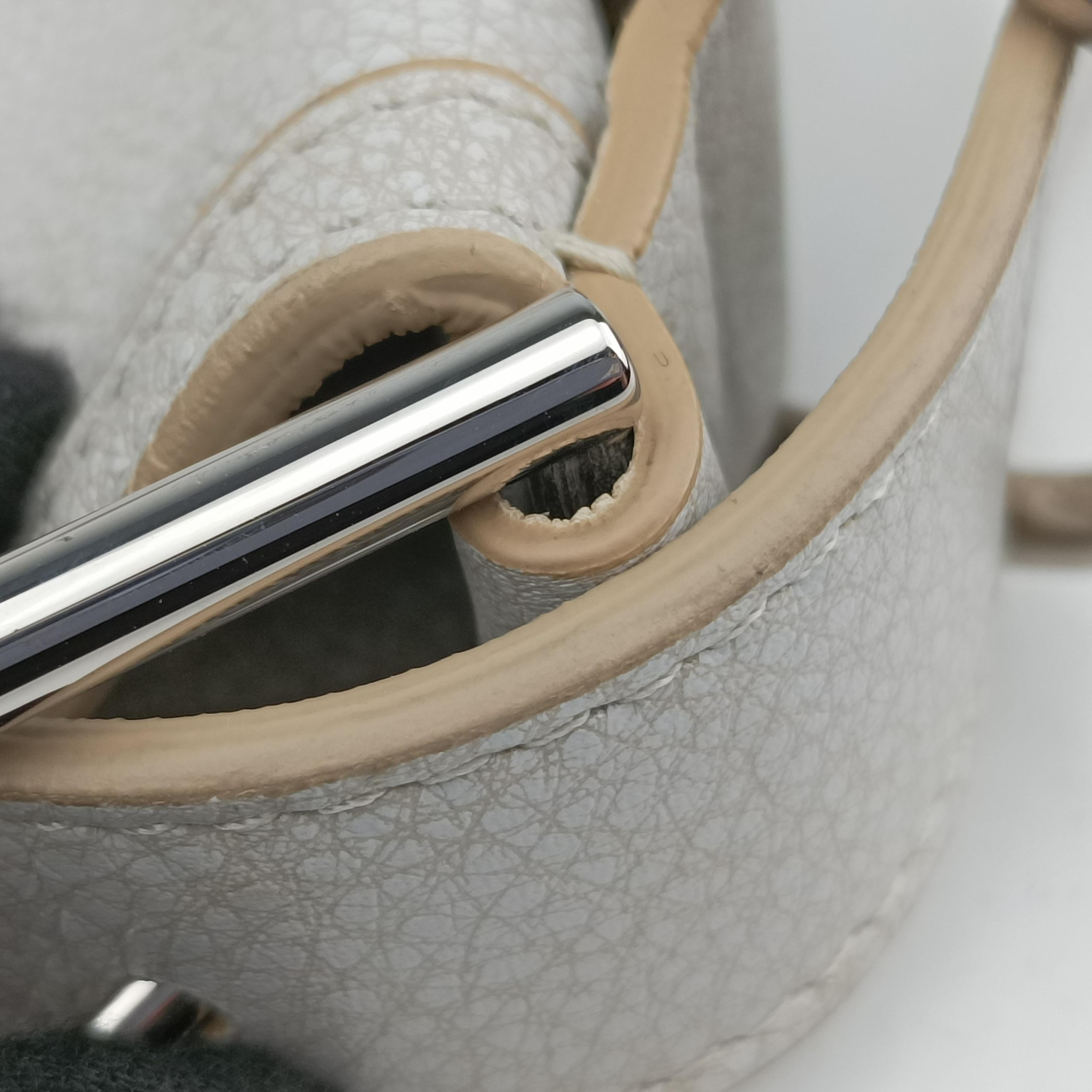 Vintage Givenchy Voyou Medium White Leather  shoulderbag | stylenewstar
