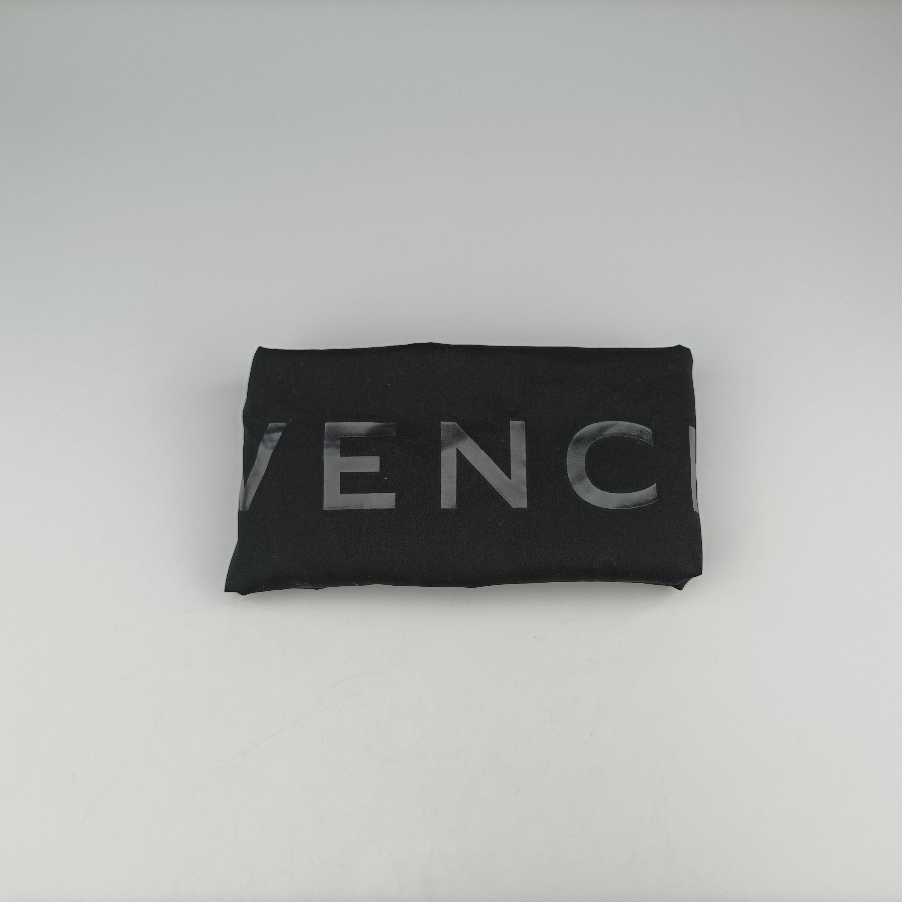 Vintage Givenchy Voyou Medium White Leather  shoulderbag | stylenewstar