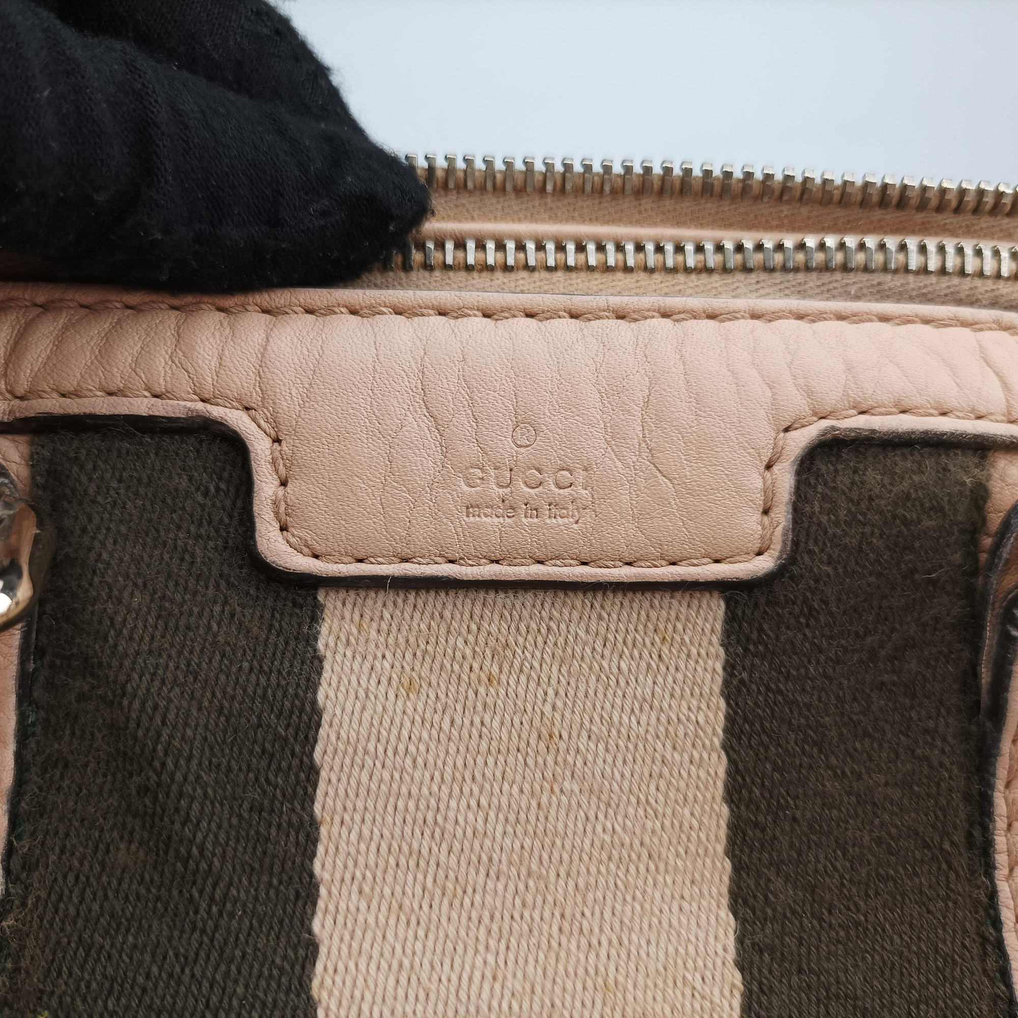 Pre-owned Gucci Vintage Web Beige x khaki Leather 257341 shoulderbag | stylenewstar