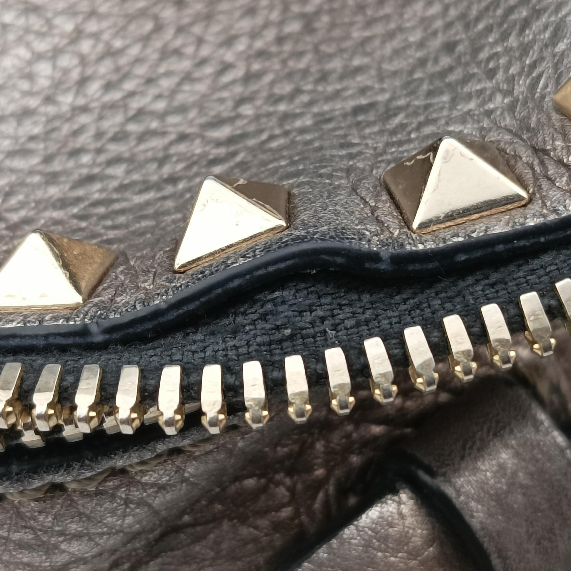Pre-owned Valentino Rockstud gold Leather  backpack/rucksack | stylenewstar