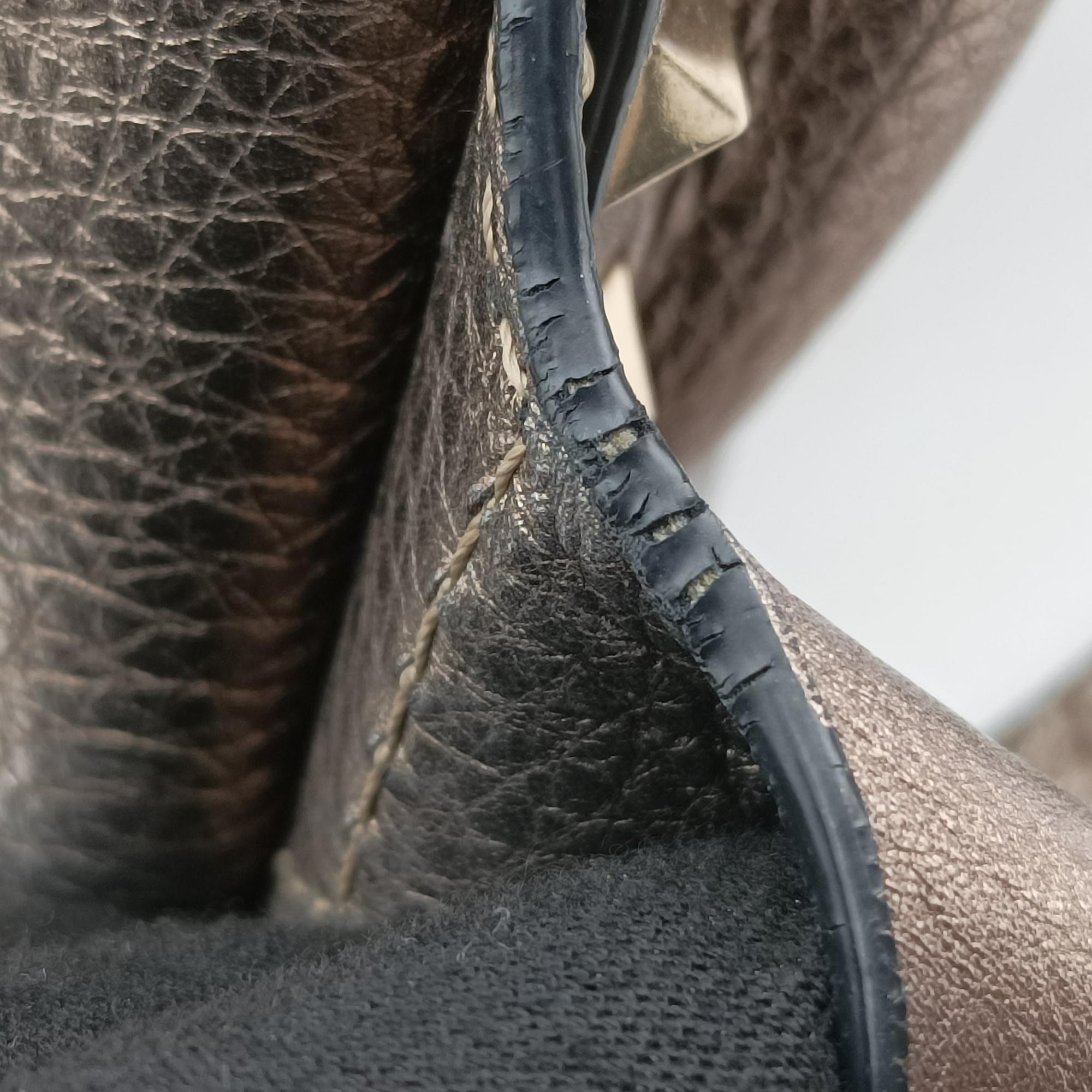 Pre-owned Valentino Rockstud gold Leather  backpack/rucksack | stylenewstar
