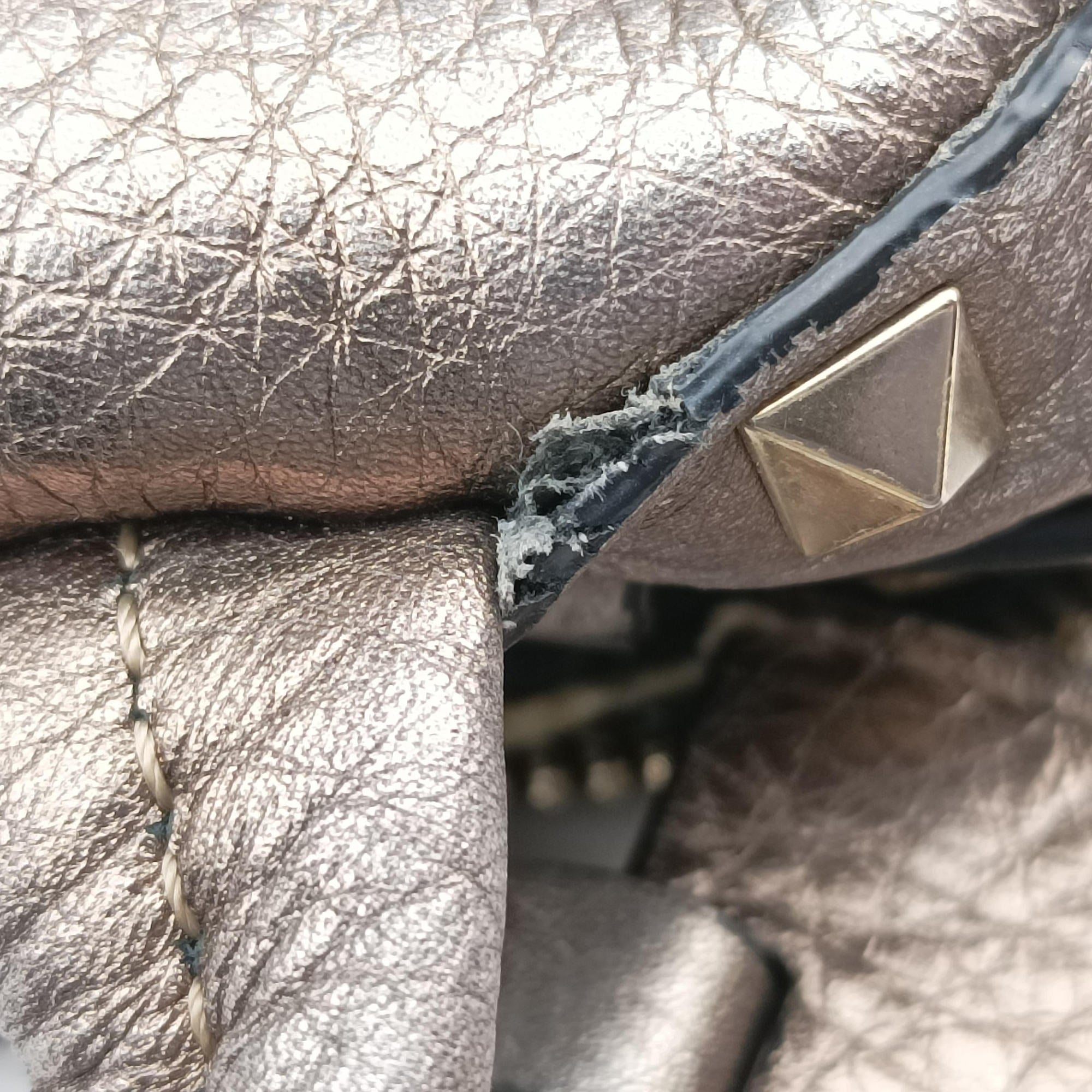 Pre-owned Valentino Rockstud gold Leather  backpack/rucksack | stylenewstar