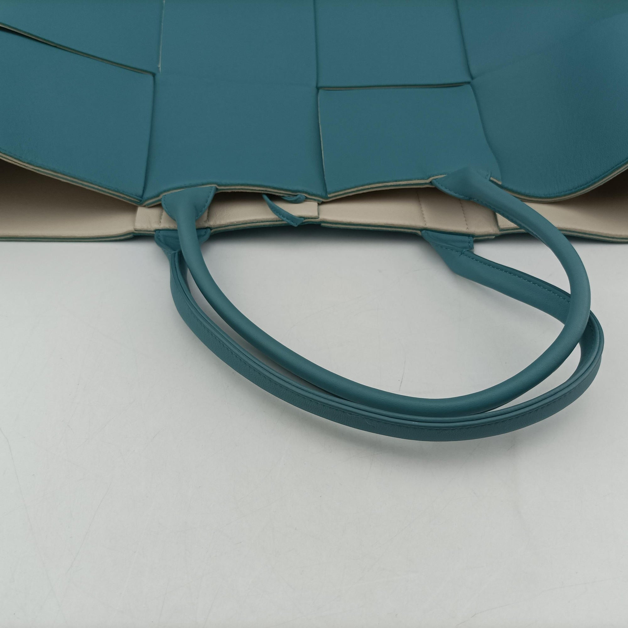 Secondhand Bottega Veneta THE ARCO Tote Blue lambskin  handbag | stylenewstar