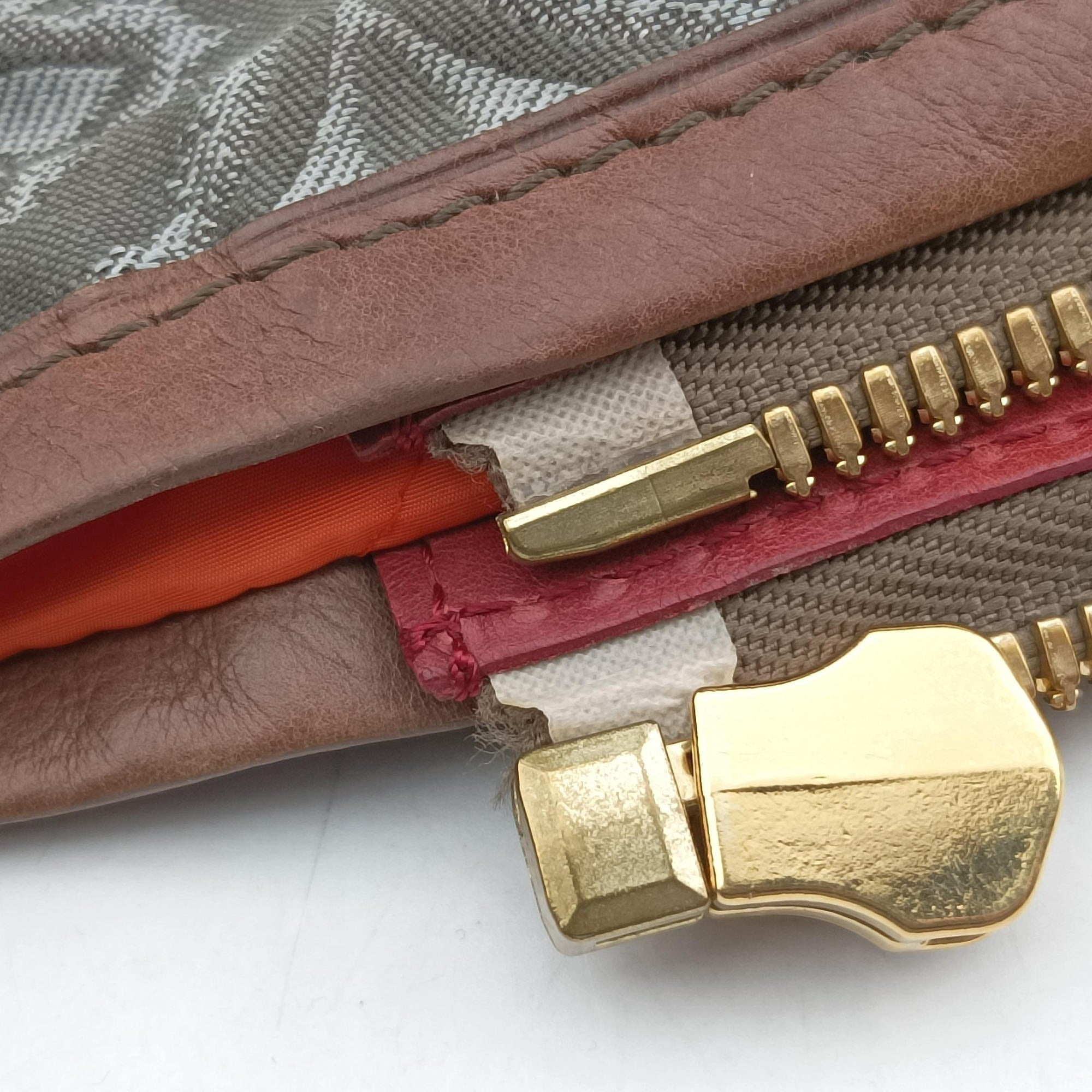 Pre-owned Louis Vuitton 2010 Collection Aviator Gray×Red×Brown Canvas ×Leather M40385 shoulderbag | stylenewstar