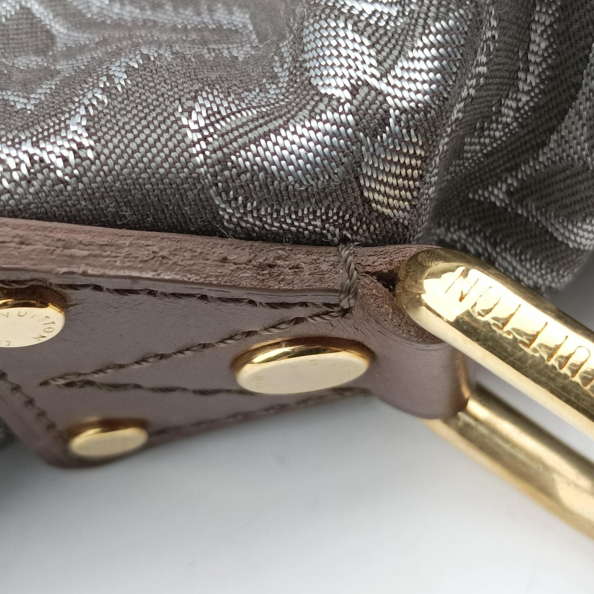 Pre-owned Louis Vuitton 2010 Collection Aviator Gray×Red×Brown Canvas ×Leather M40385 shoulderbag | stylenewstar
