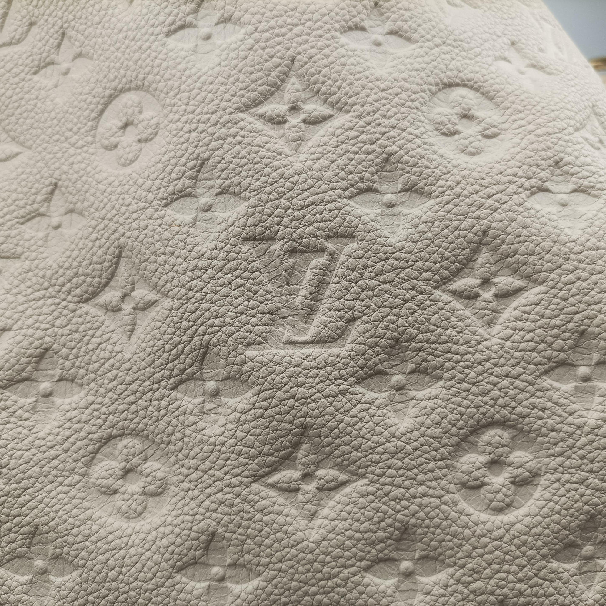 Pre-owned Louis Vuitton ARTSY MM NEIGE Monogram Empreinte M93449 handbag | stylenewstar