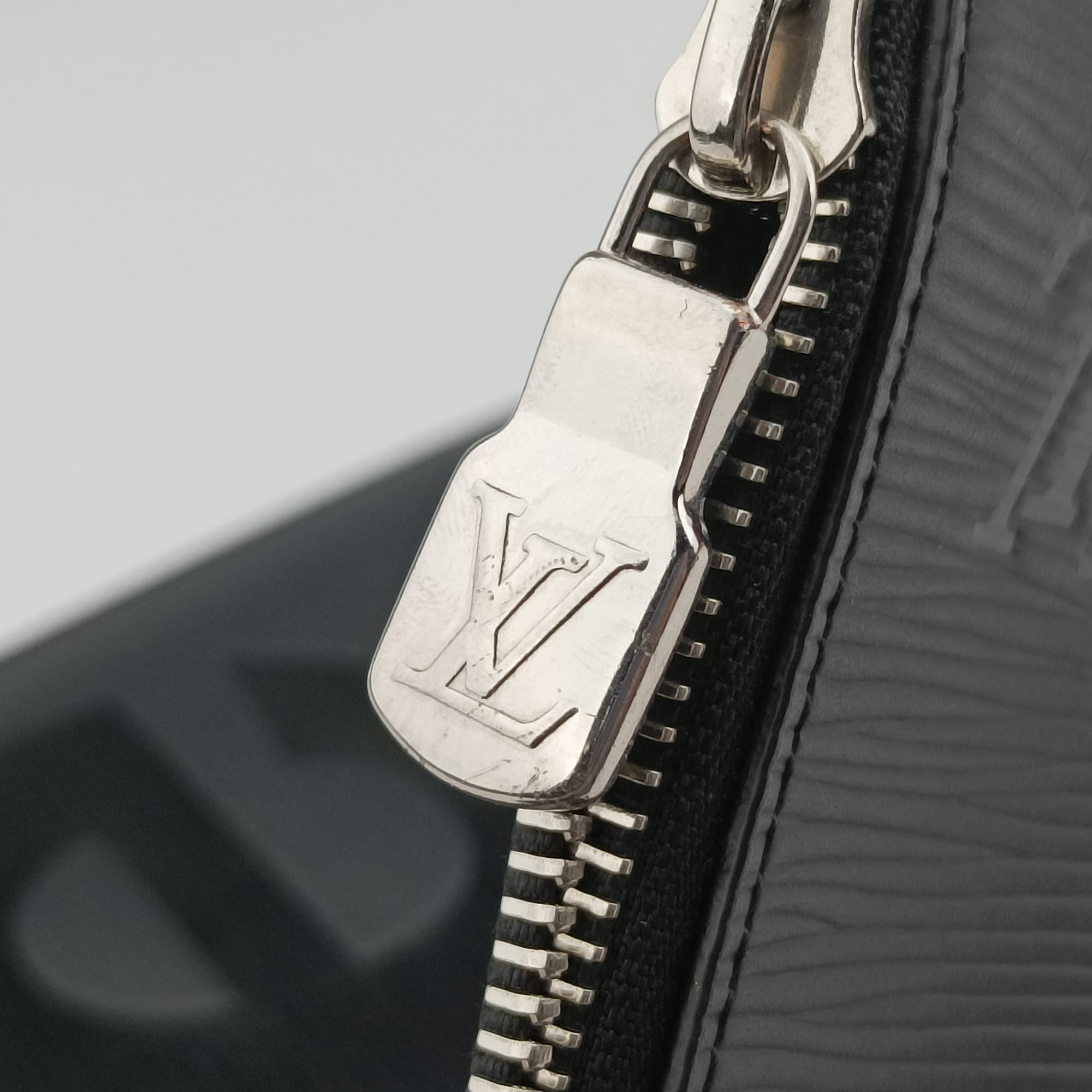 Pre-owned Louis Vuitton Pochette Jour GM Supreme Collaboration Noir epi M67754 clutchbag | stylenewstar