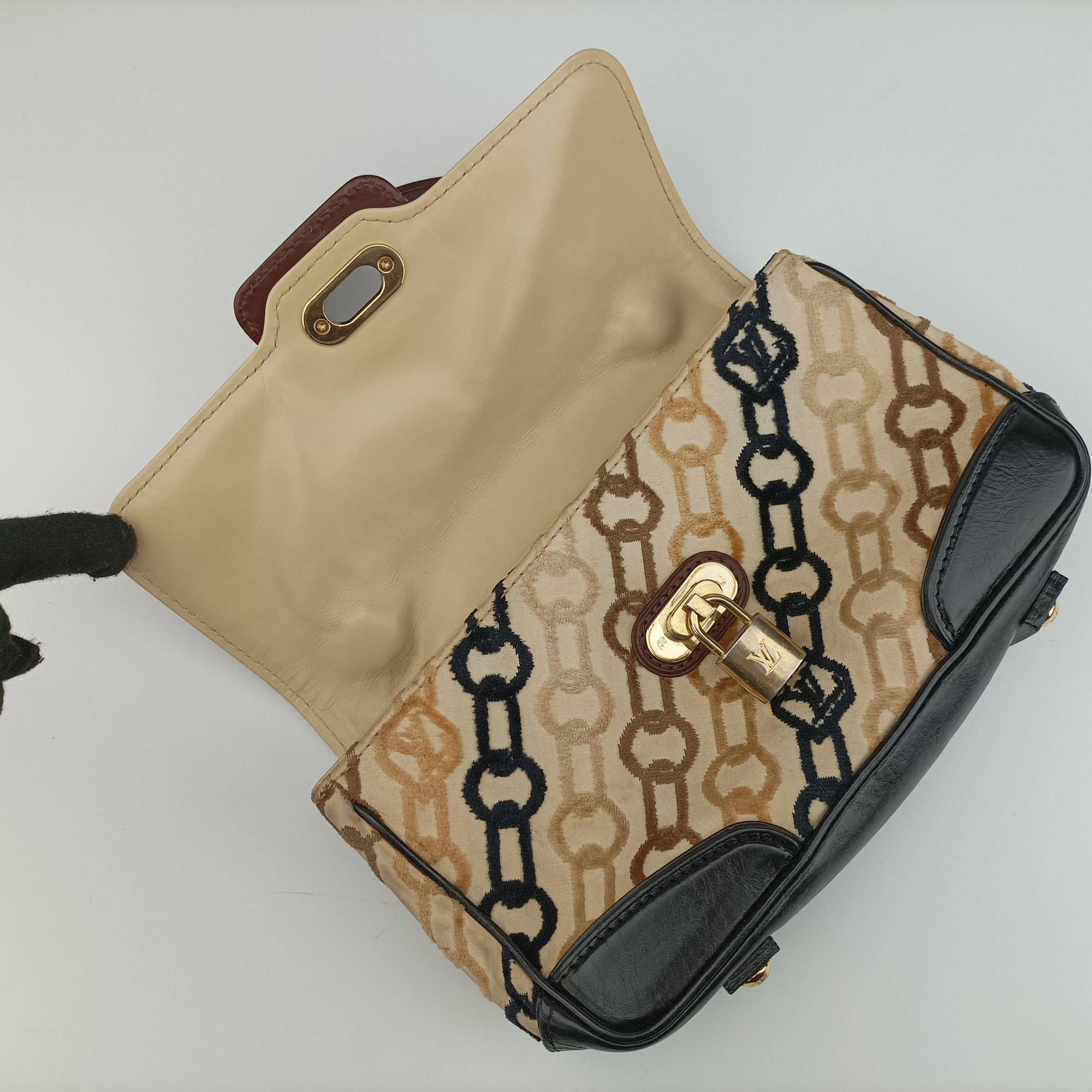 Pre-owned Louis Vuitton Dolly Black x White x Multicolor Cotton ×Velvet x Leather M95194 shoulderbag | stylenewstar