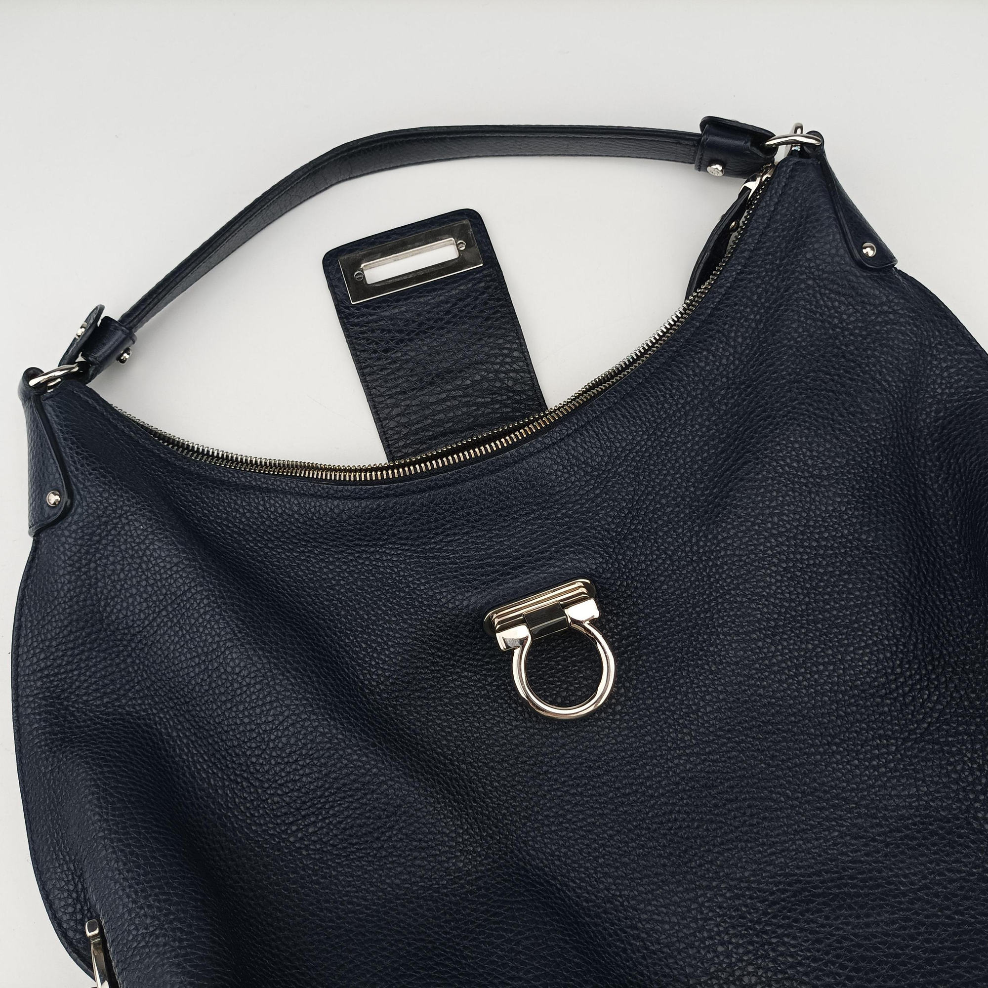 Pre-owned Ferragamo Fanisa hobo Blue leather  handbag | stylenewstar