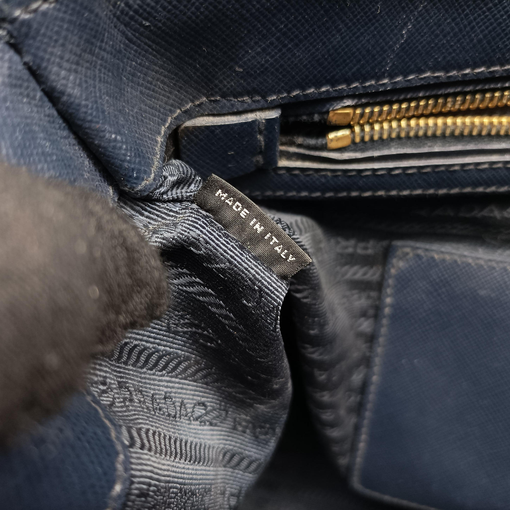 Pre-owned Prada Galleria Blue×Navy SAFFIANO Leather B2274C shoulderbag | stylenewstar